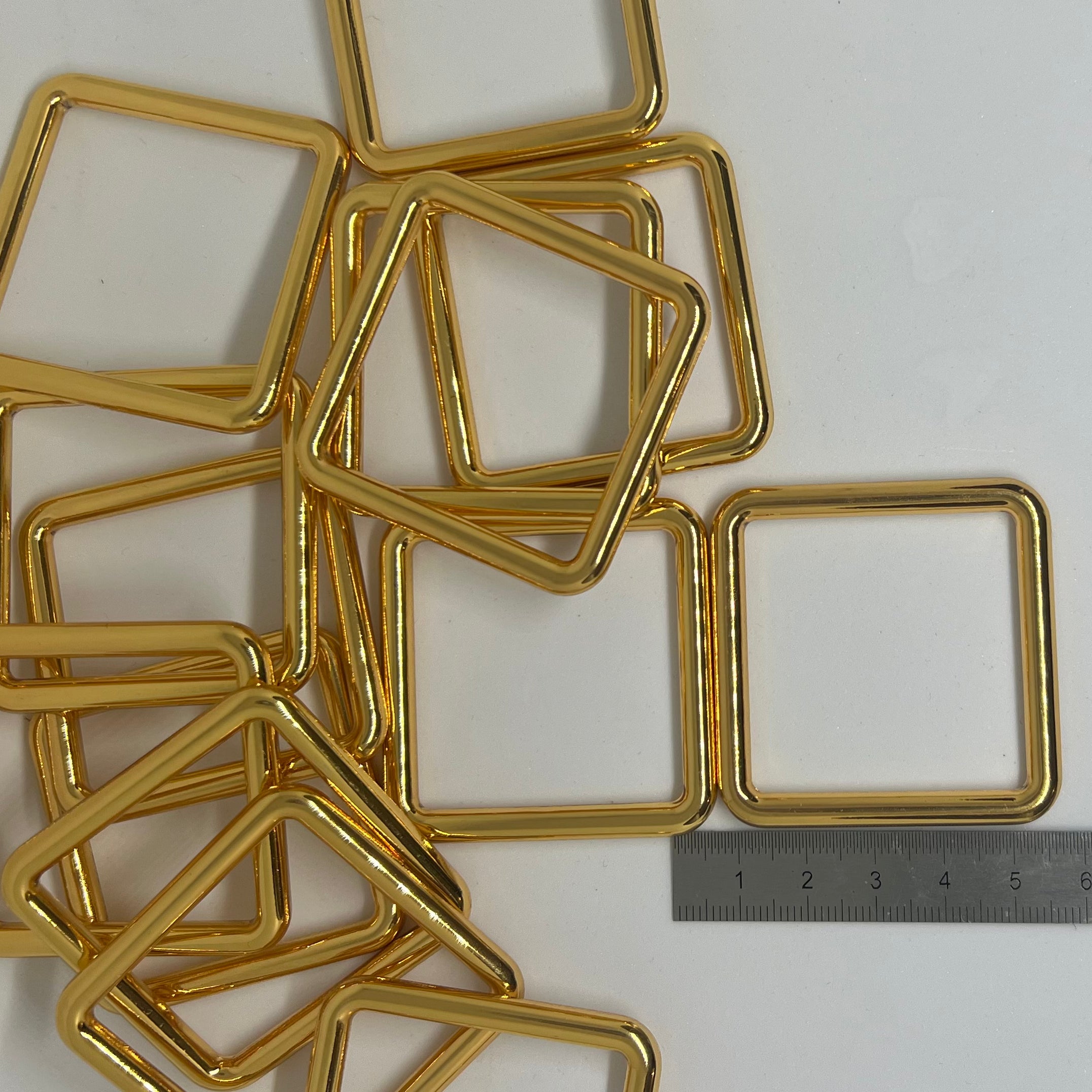 ANNEAU CARRÉ DORÉ EPAIS - My Little Coupon