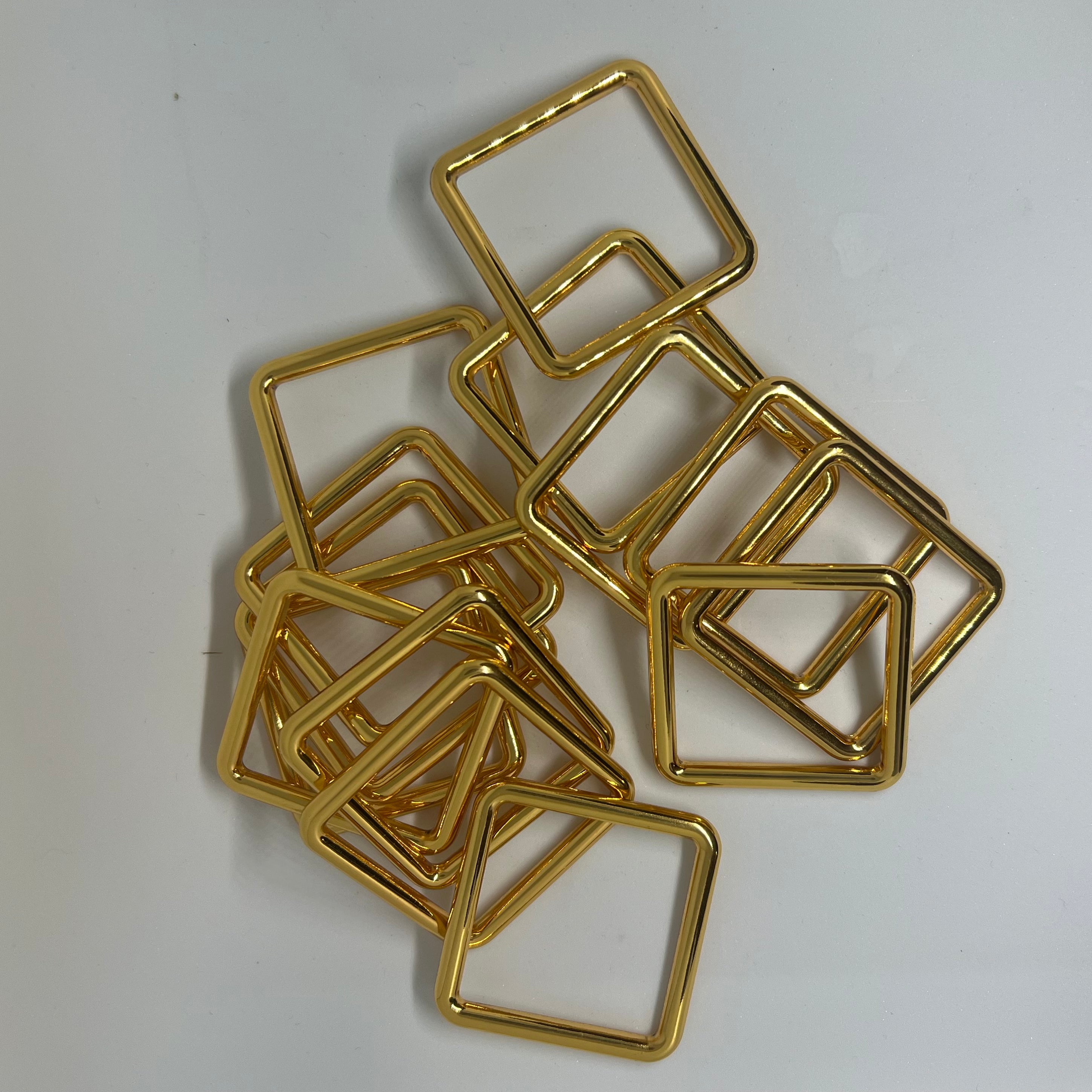 ANNEAU CARRÉ DORÉ EPAIS - My Little Coupon