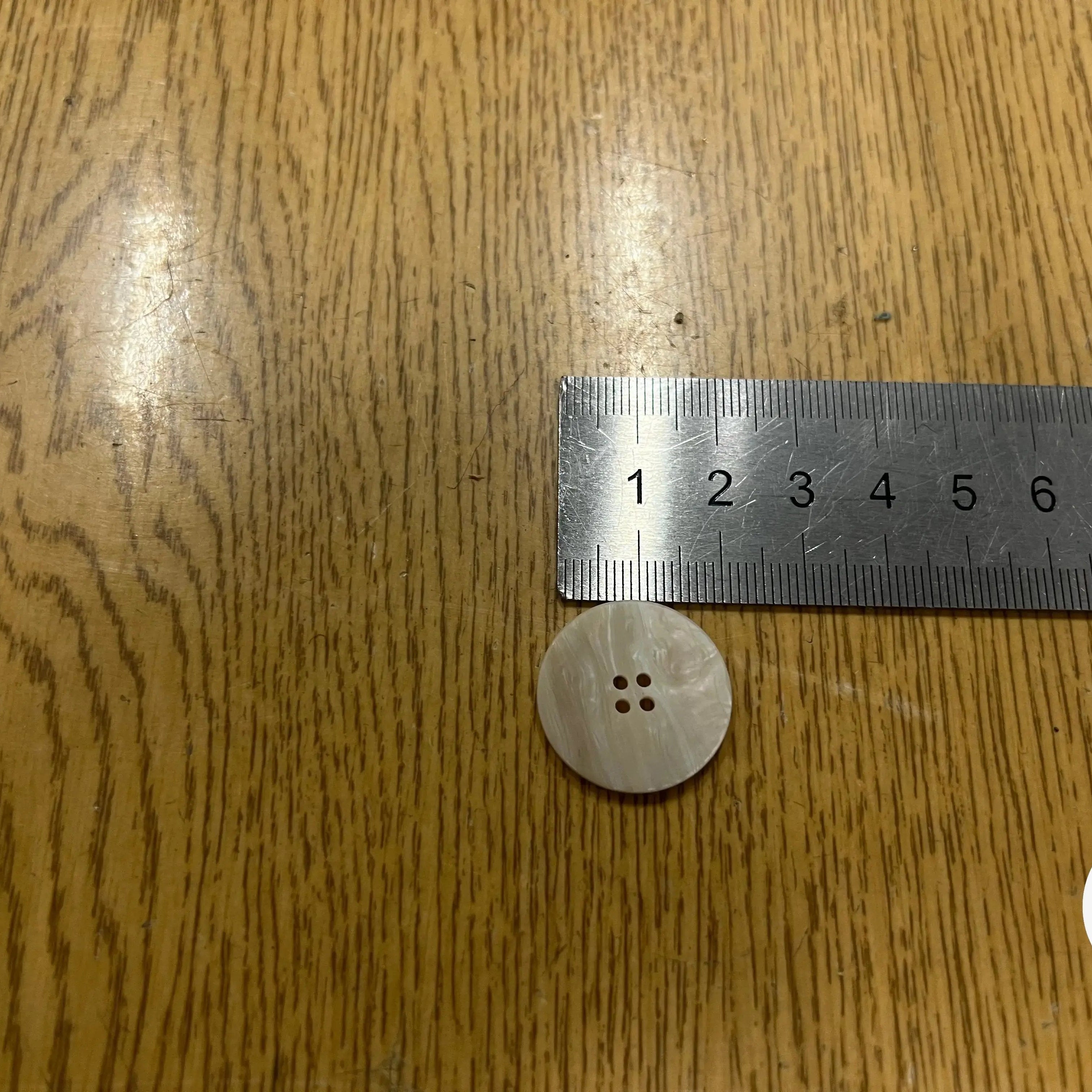 BOUTON BEIGE LEGEREENT NACRÉ (lot de 10) - My Little Coupon