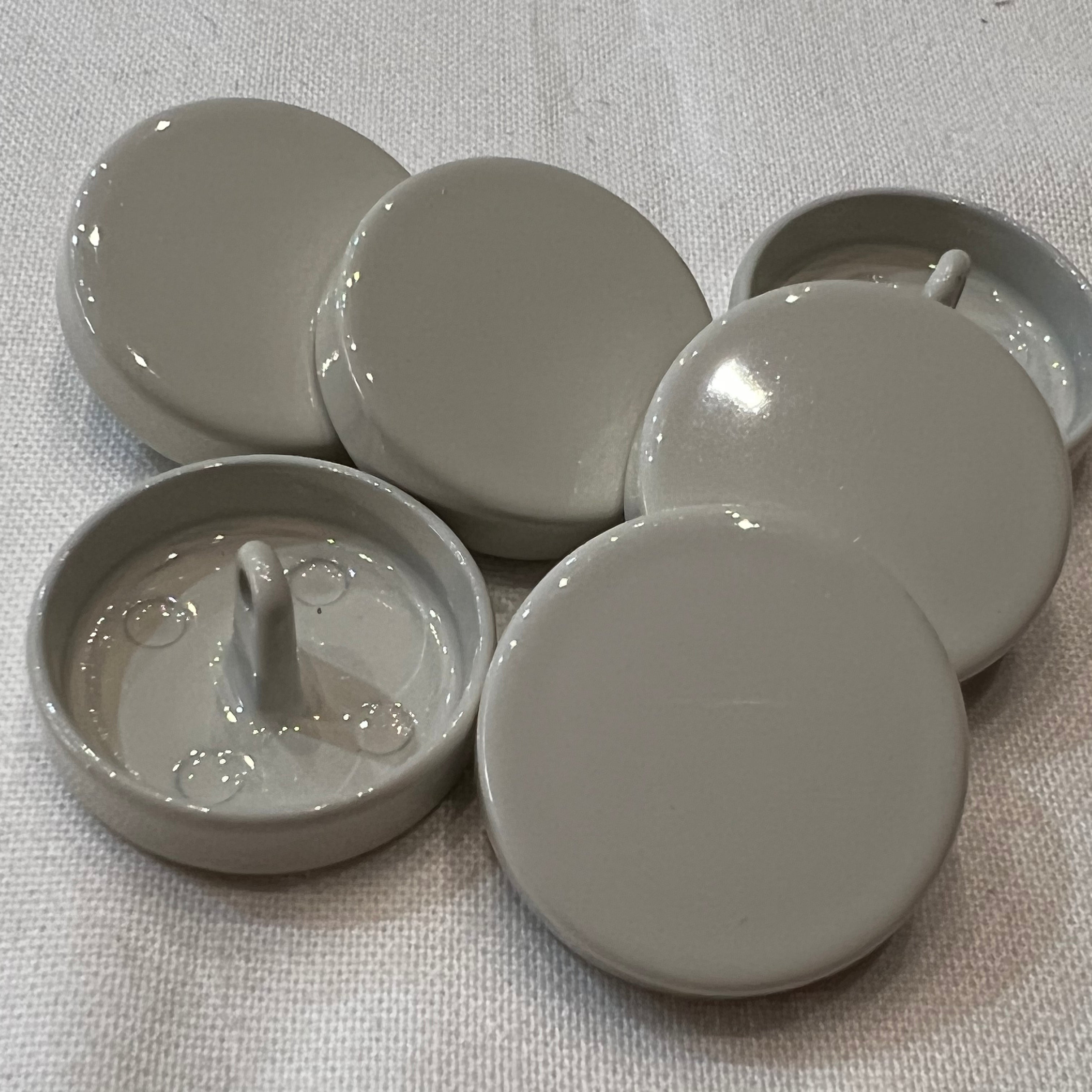 BOUTON CAPSULE GRIS CLAIR (lot de 6) 22mm - My Little Coupon