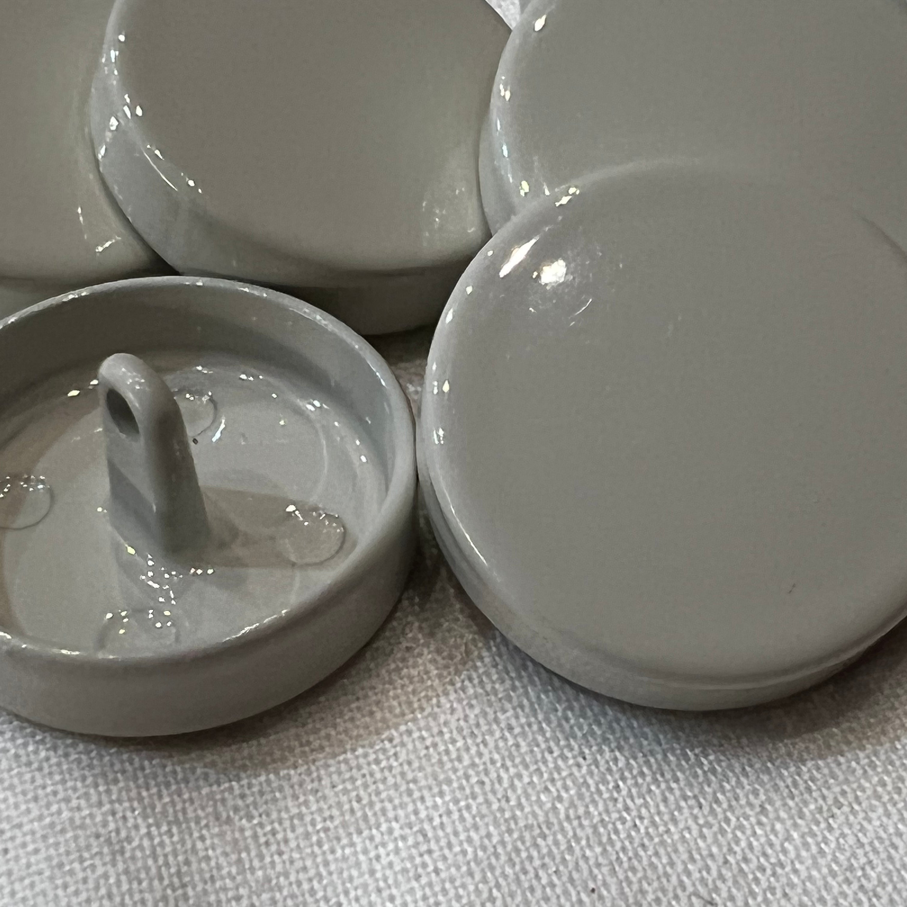 BOUTON CAPSULE GRIS CLAIR (lot de 6) 22mm - My Little Coupon