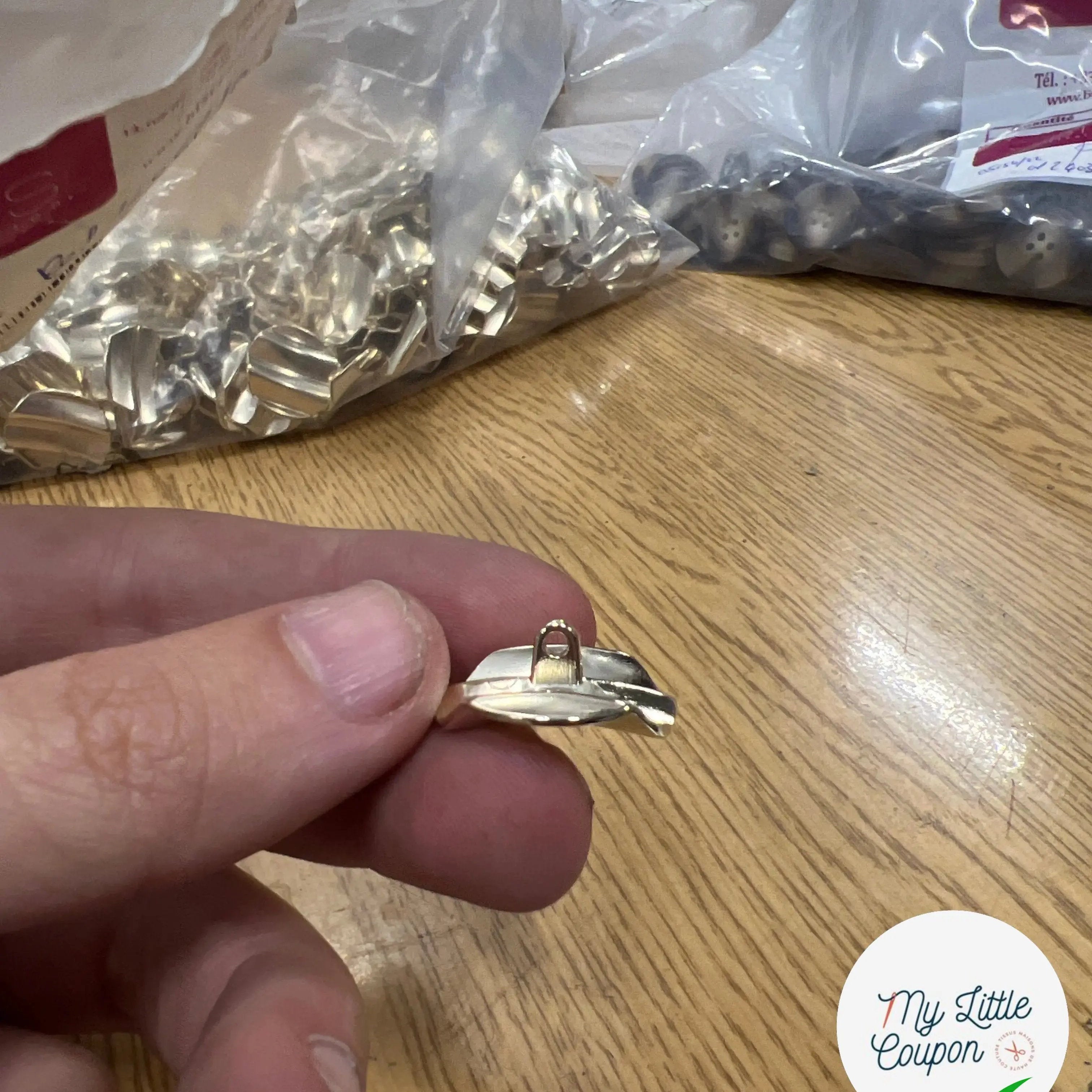 BOUTON MÉTAL GAUFFRÉ - My Little Coupon