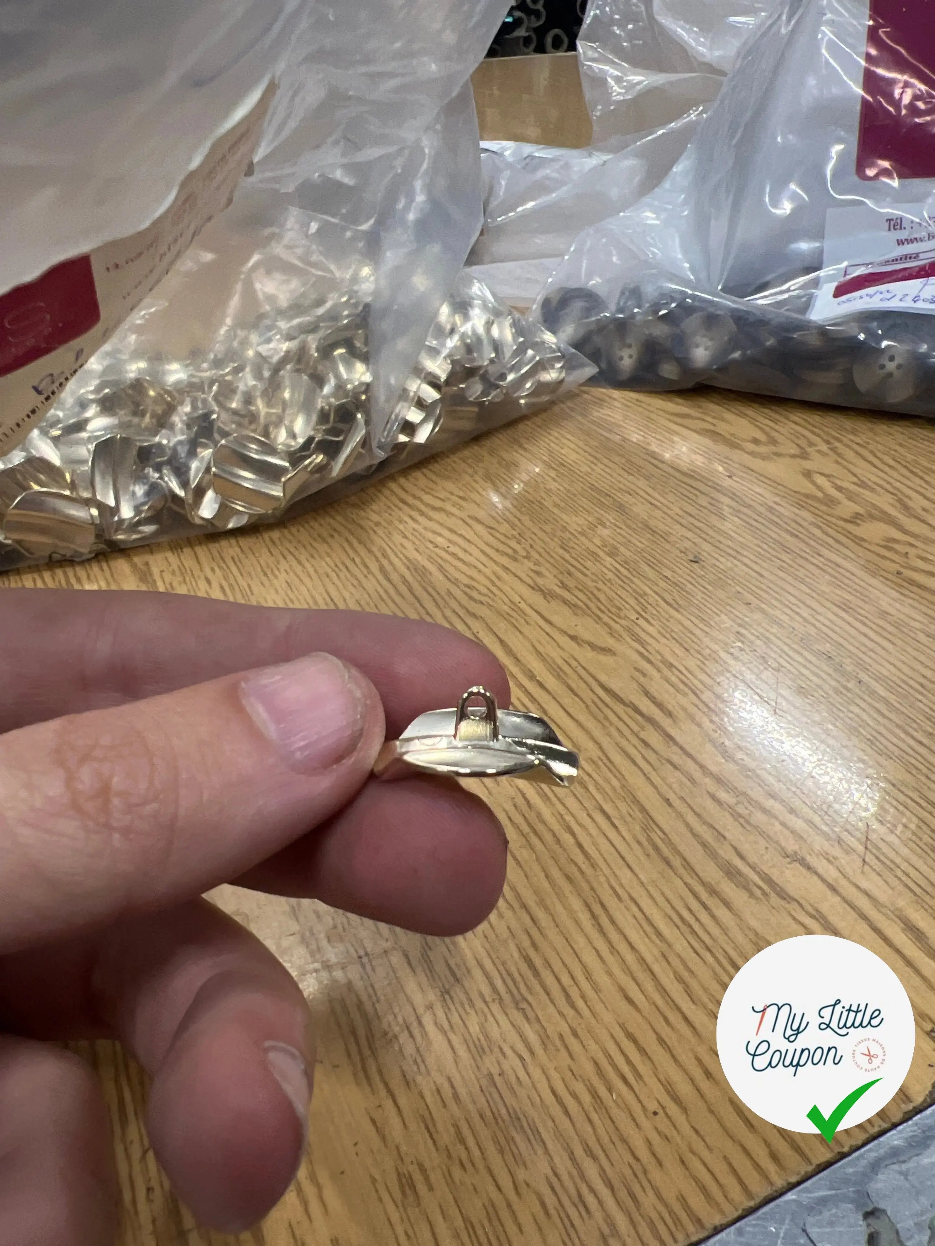 BOUTON MÉTAL GAUFFRÉ - My Little Coupon