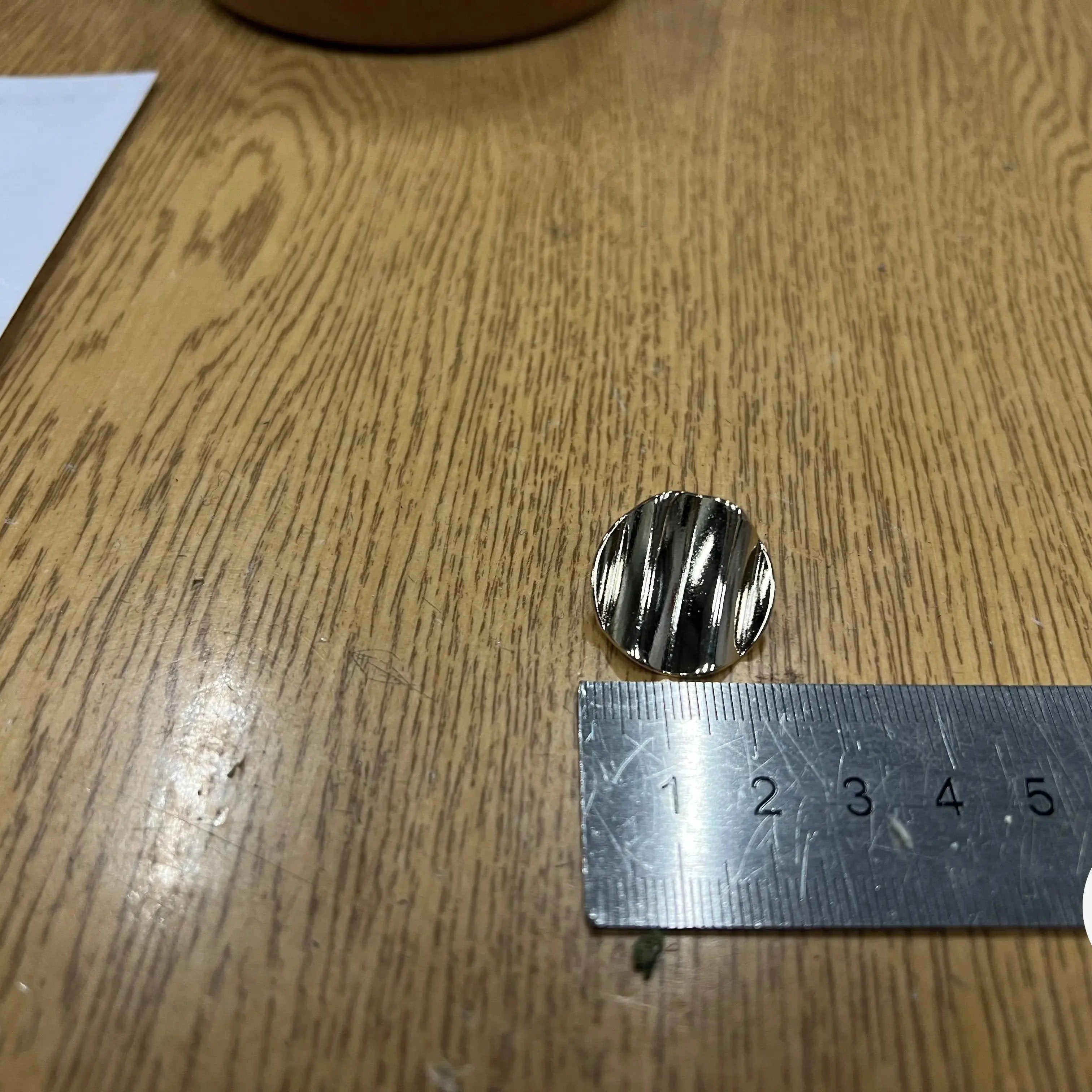 BOUTON MÉTAL GAUFFRÉ - My Little Coupon