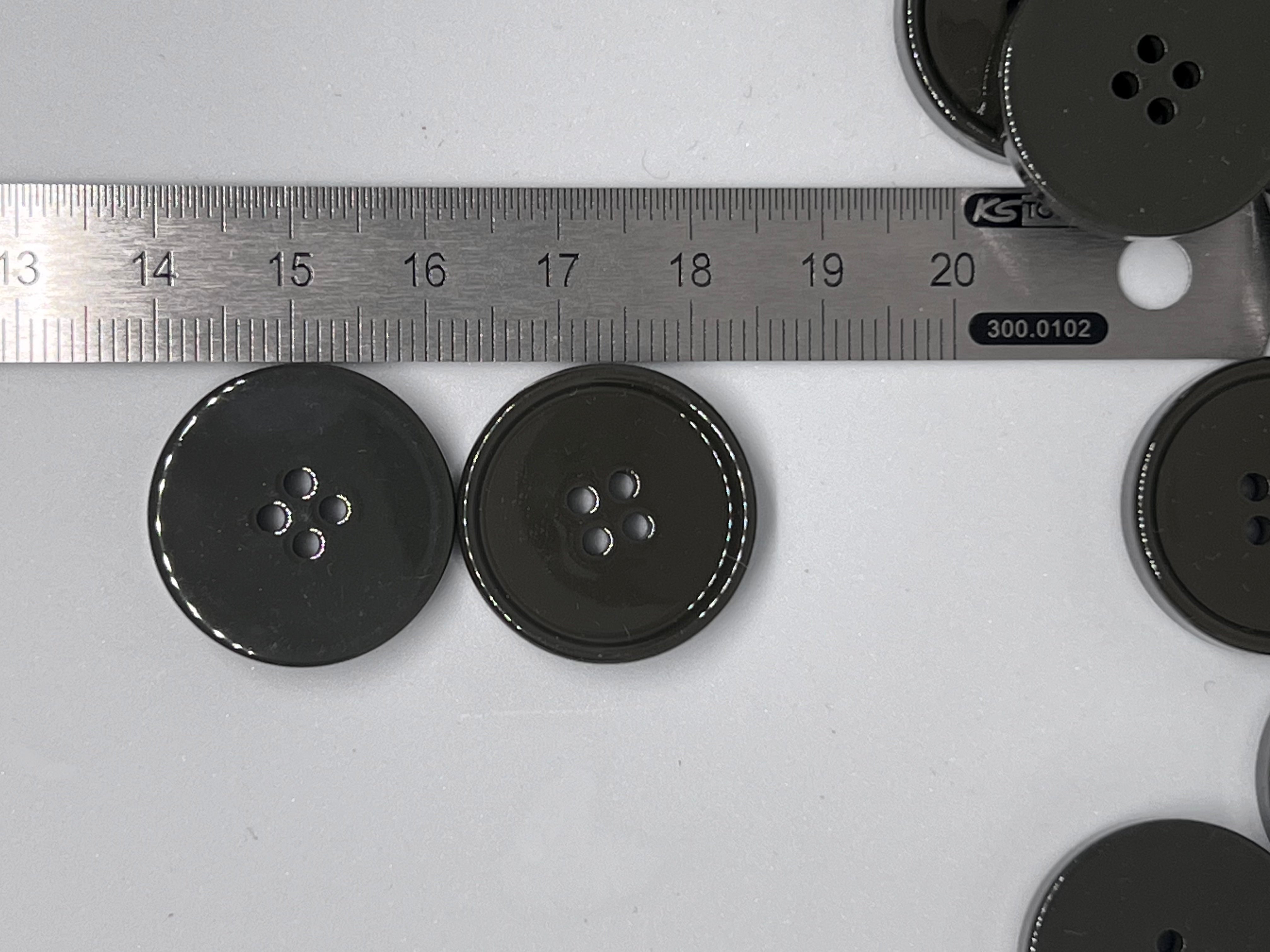 BOUTON GRIS VERT FONCÉ 23MM - lot de 2 - My Little Coupon