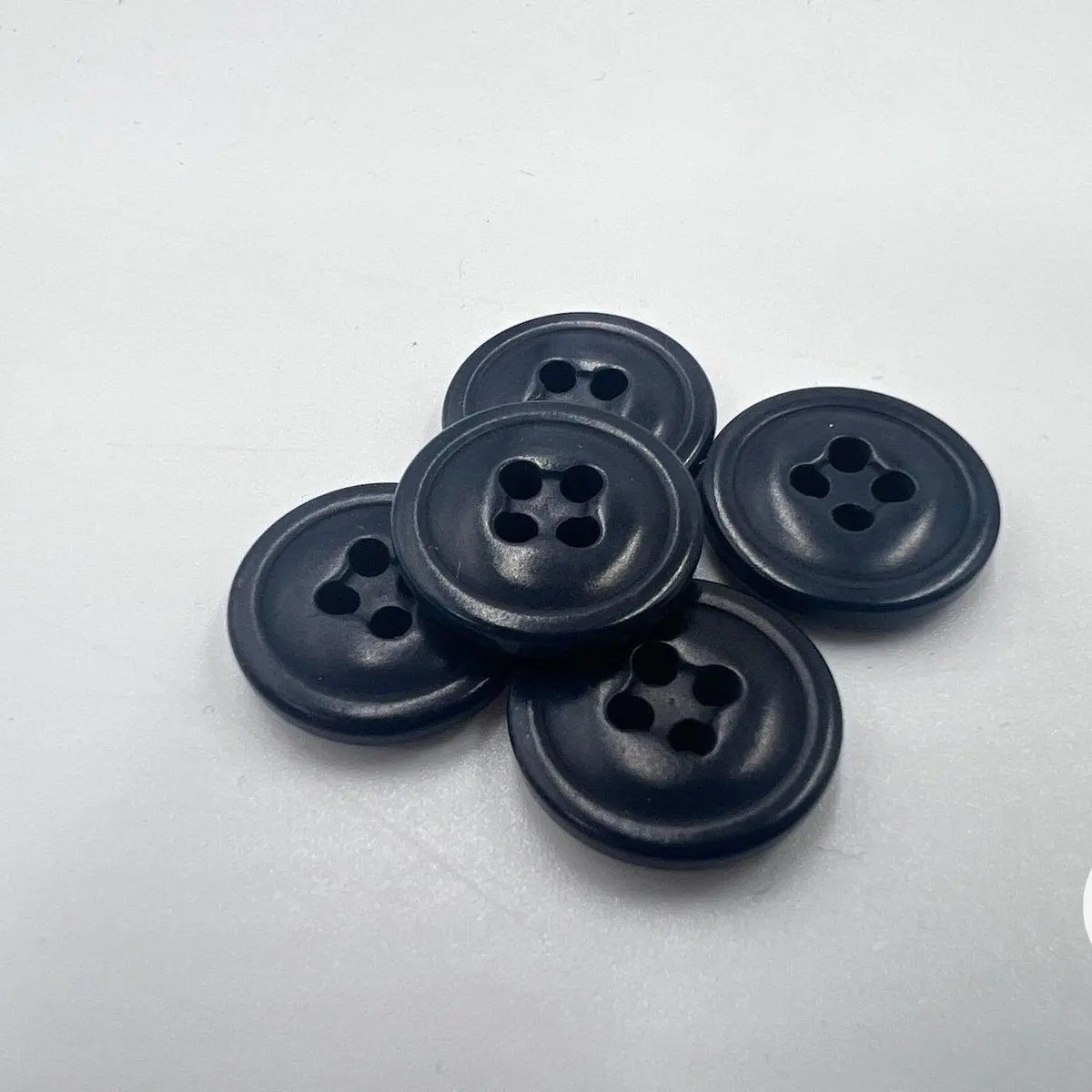 BOUTON POLYESTER 15MM BLEU MARINE - My Little Coupon - tissu - coudre