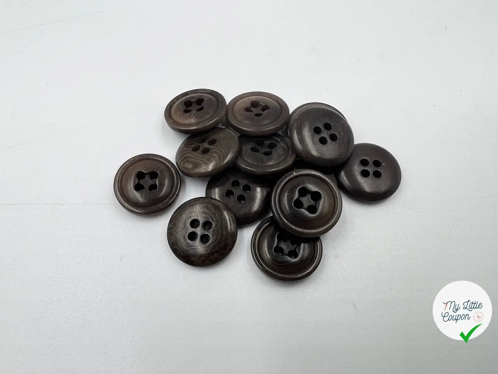 BOUTON POLYESTER 15MM TABACCO - My Little Coupon - tissu - coudre