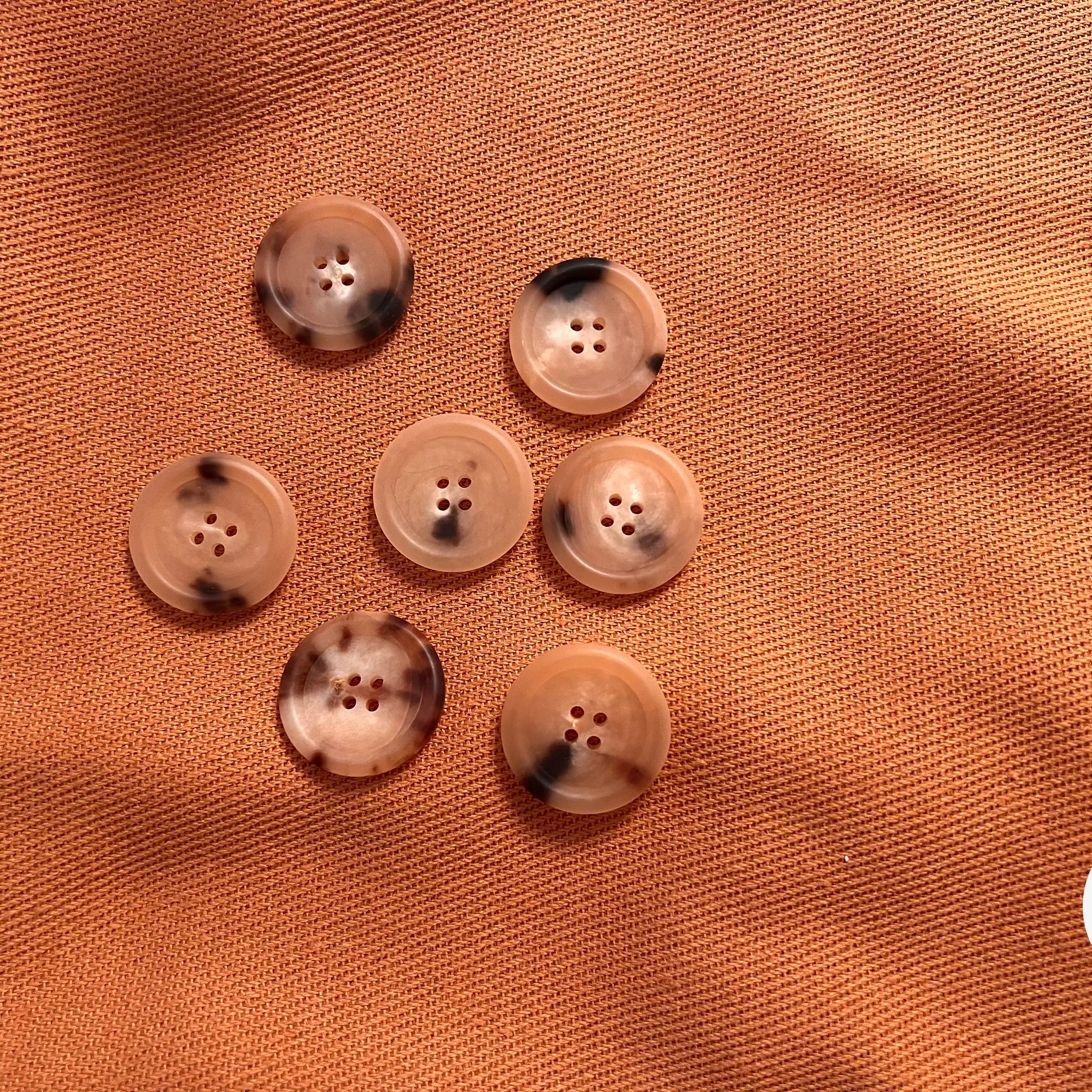 BOUTON TIGRÉ (lot de 10) 1,5CM DIAMÈTRE - My Little Coupon