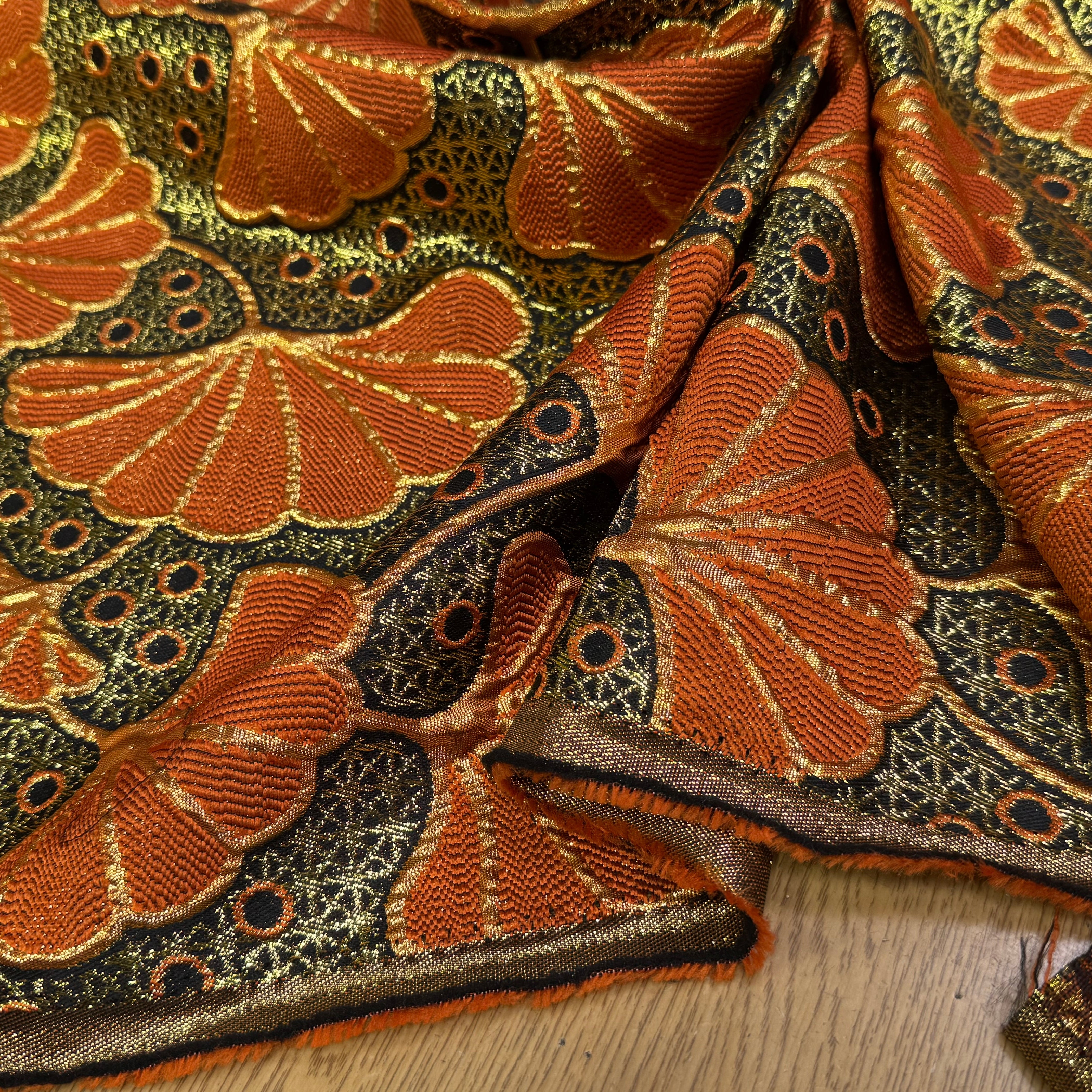 BROCART ARGENTÉ FEUILLAGES ORANGE GOLD - My Little Coupon