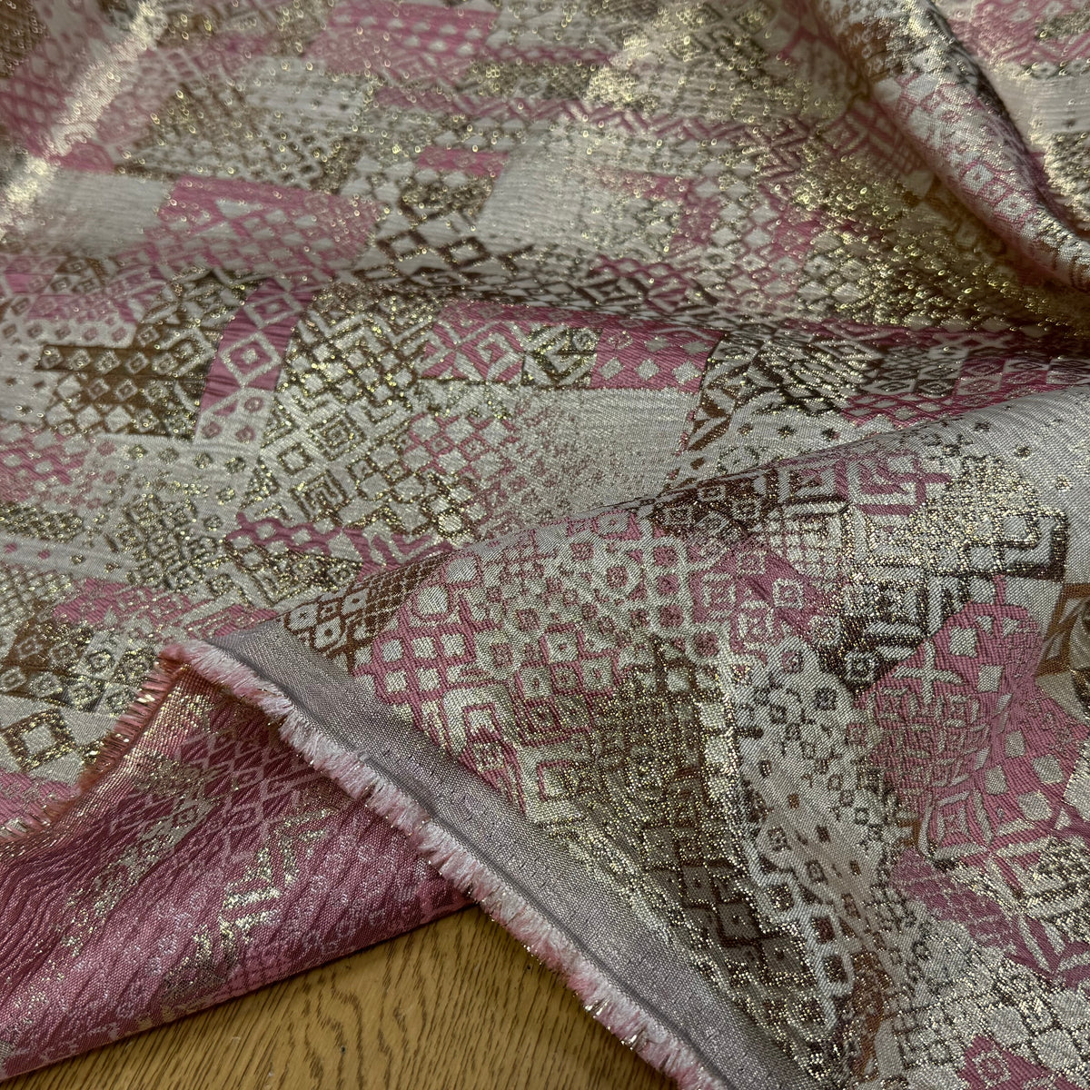 BROCART ARGENTÉ GÉOMETRIQUE ROSE - My Little Coupon