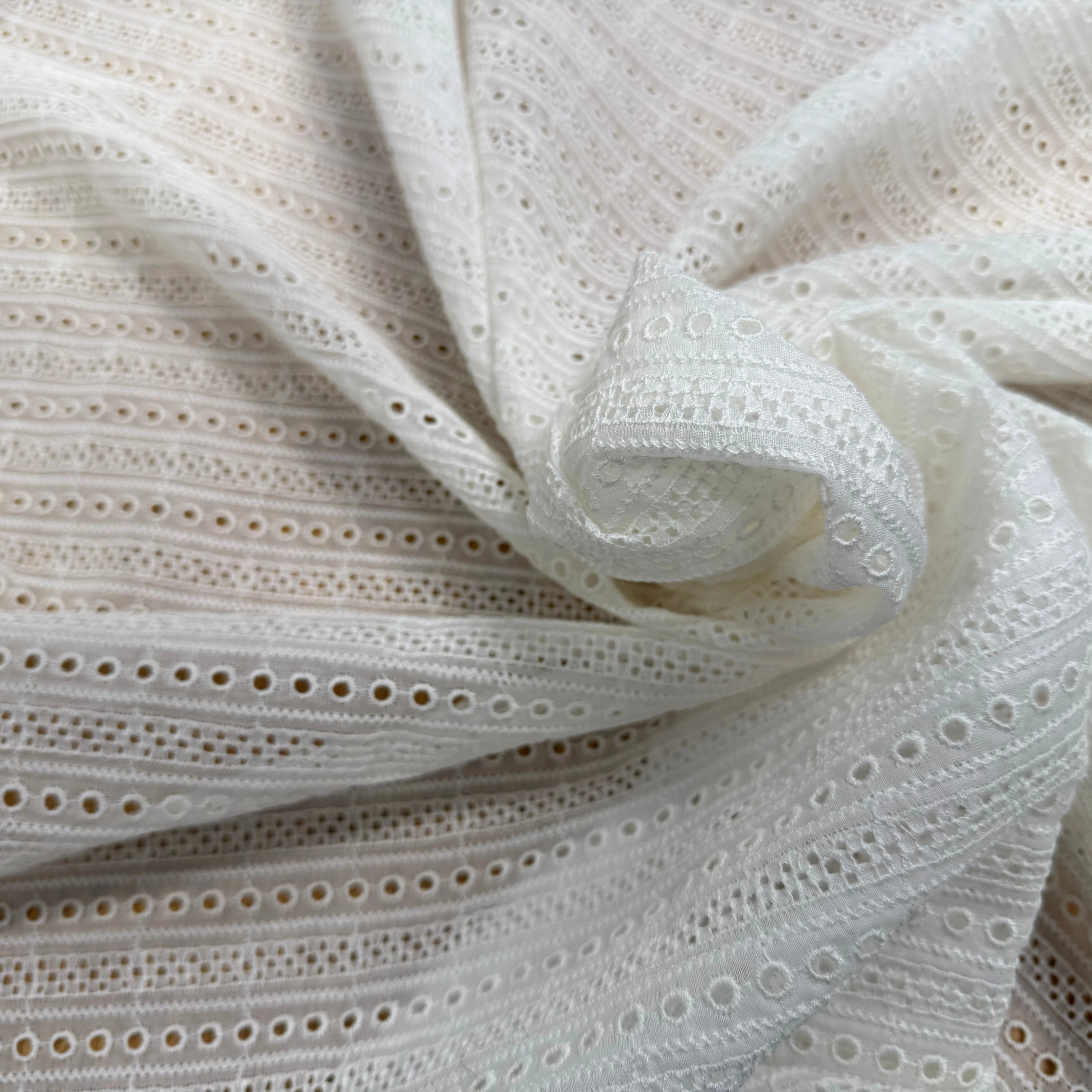 BRODERIE ANGLAISE 100% COTON CIRCULAIRE BLANCHE - My Little Coupon