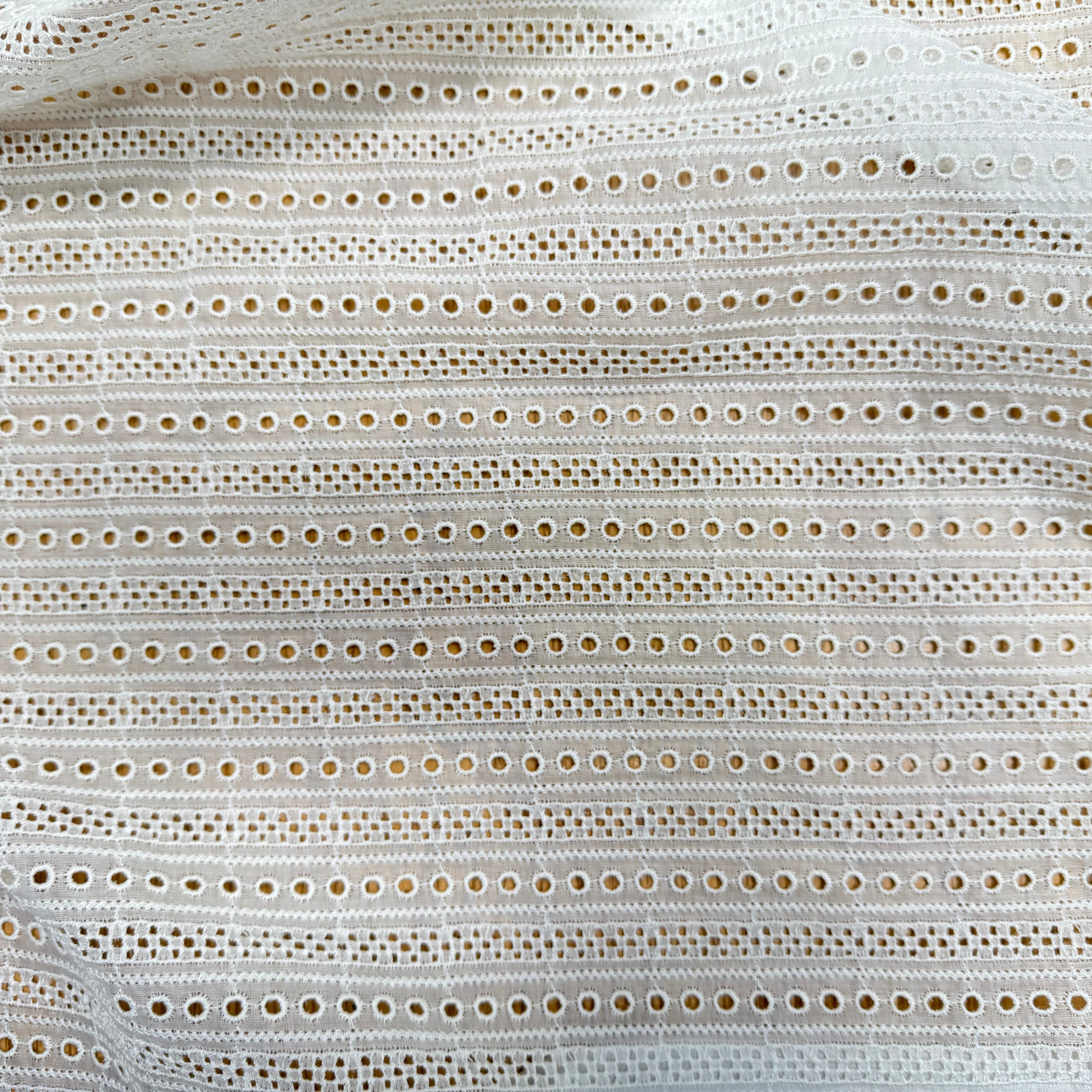 BRODERIE ANGLAISE 100% COTON CIRCULAIRE BLANCHE - My Little Coupon