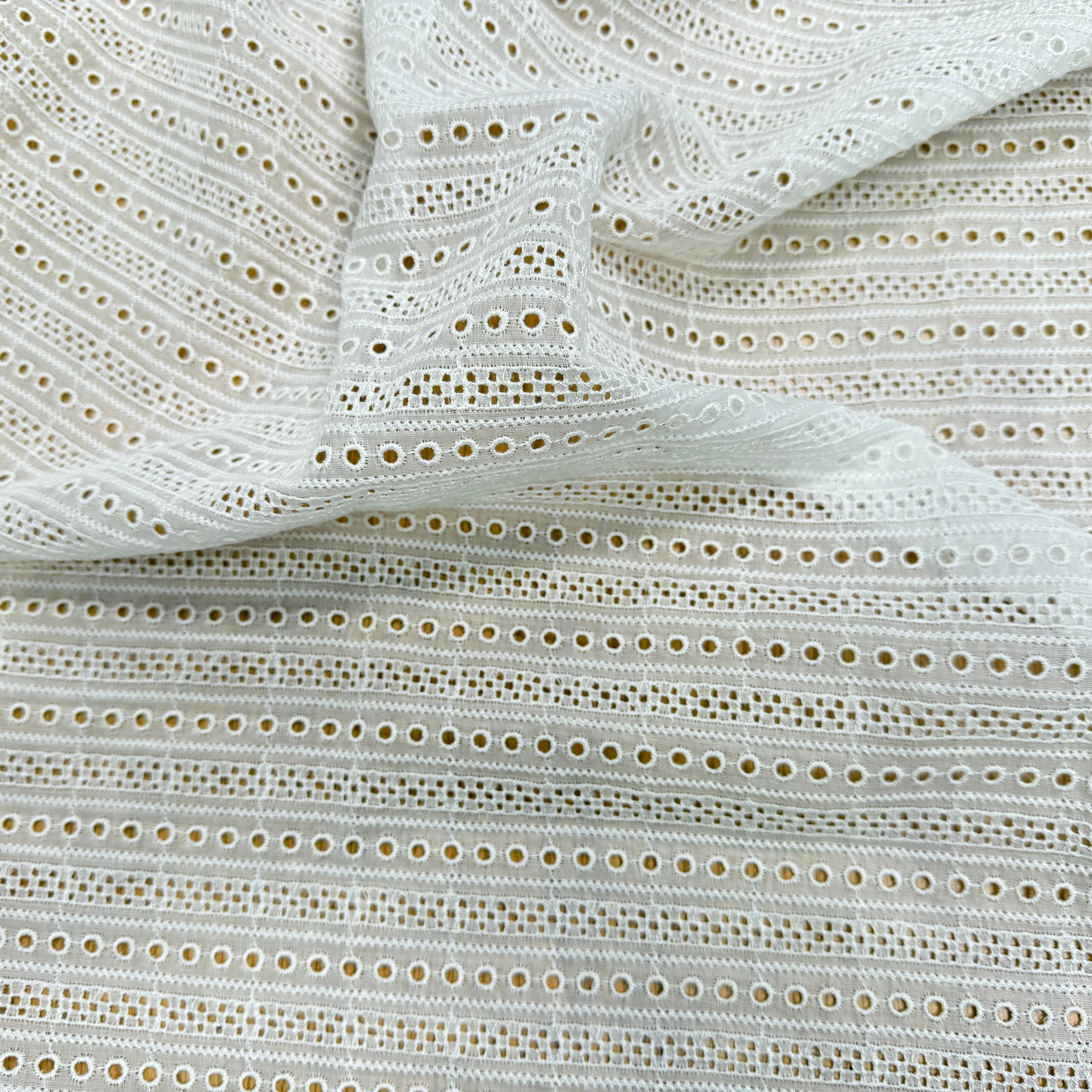 BRODERIE ANGLAISE 100% COTON CIRCULAIRE BLANCHE - My Little Coupon