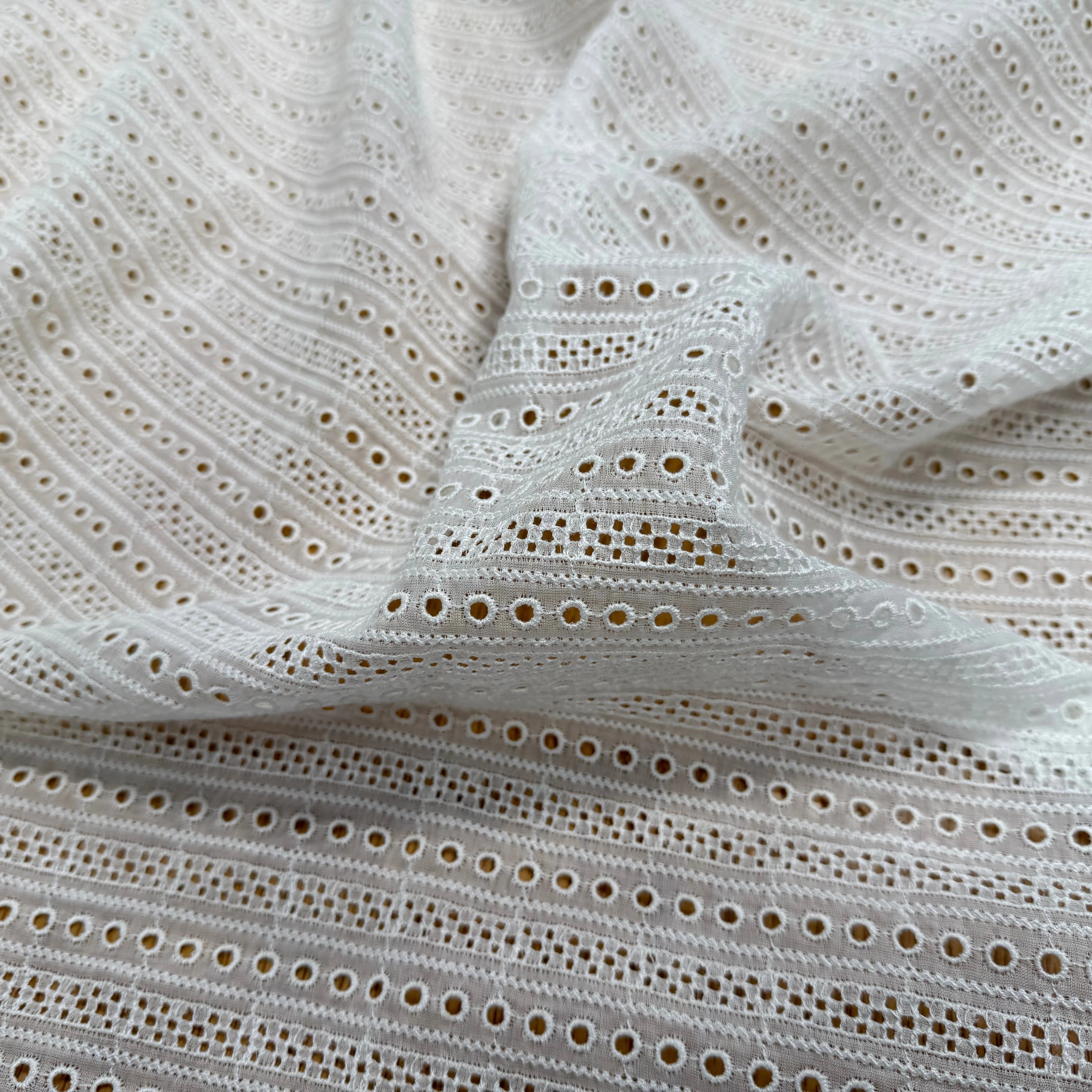 BRODERIE ANGLAISE 100% COTON CIRCULAIRE BLANCHE - My Little Coupon