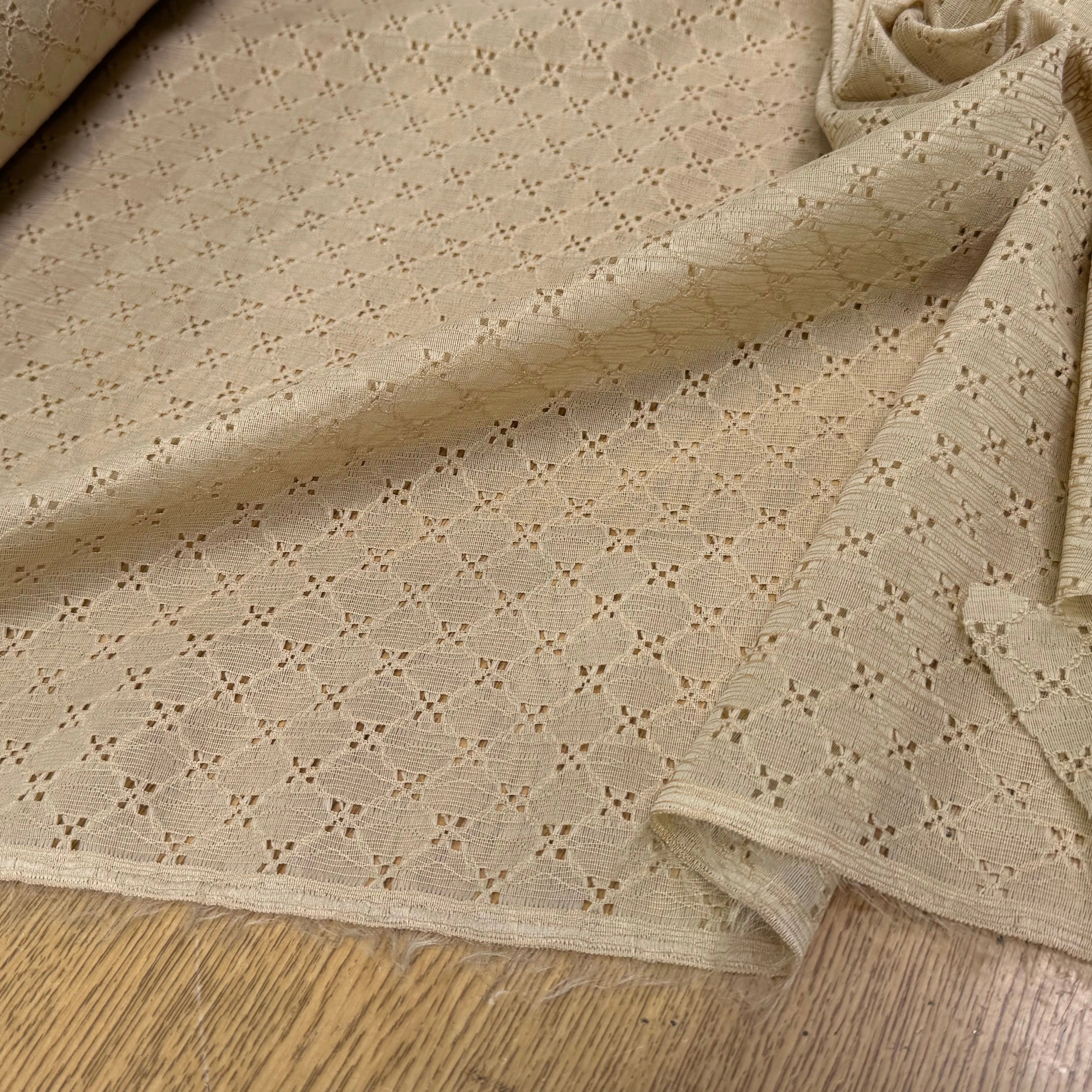 BRODERIE ANGLAISE BEIGE - My Little Coupon