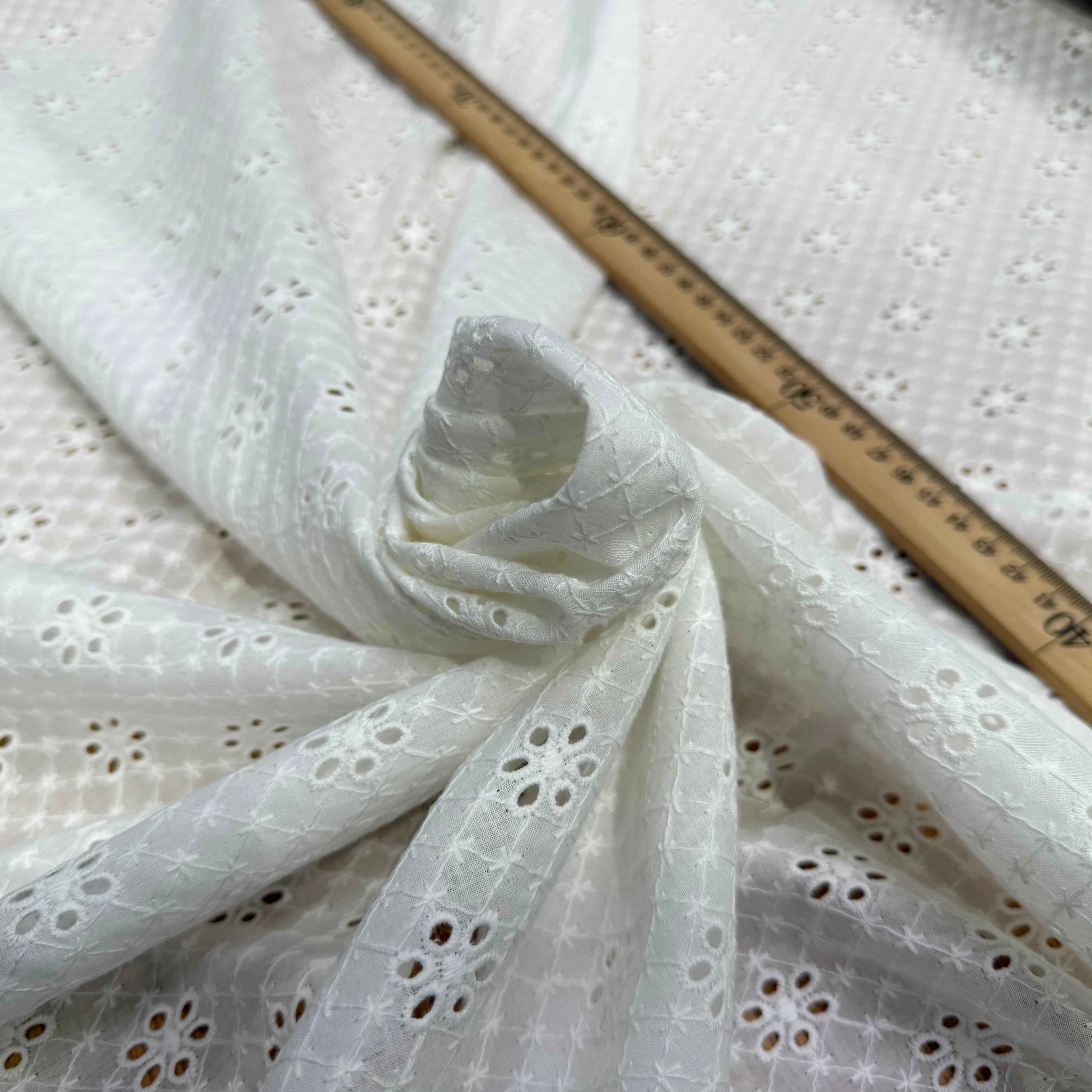 BRODERIE ANGLAISE BLANC COTON - My Little Coupon