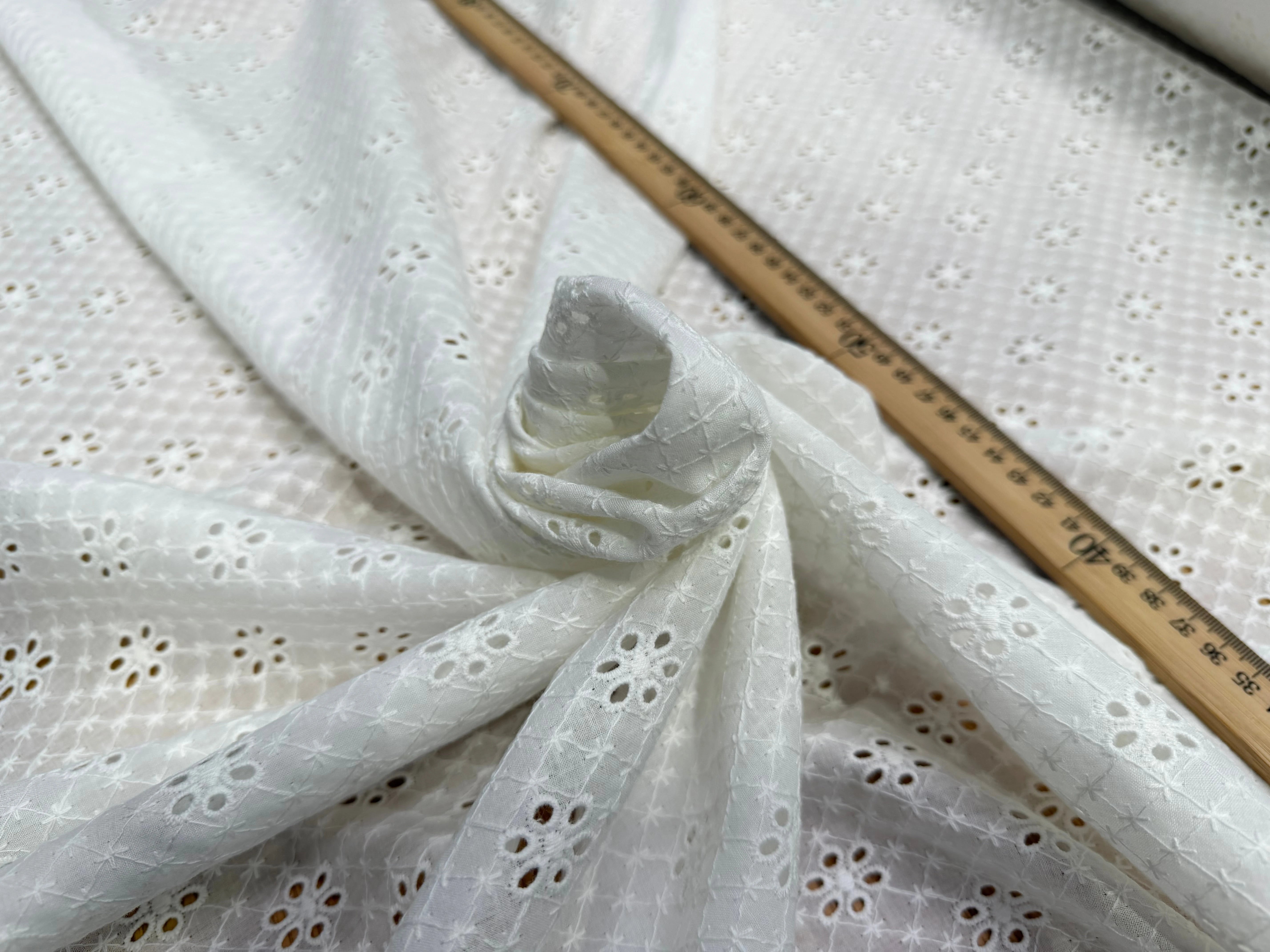 BRODERIE ANGLAISE BLANC COTON - My Little Coupon