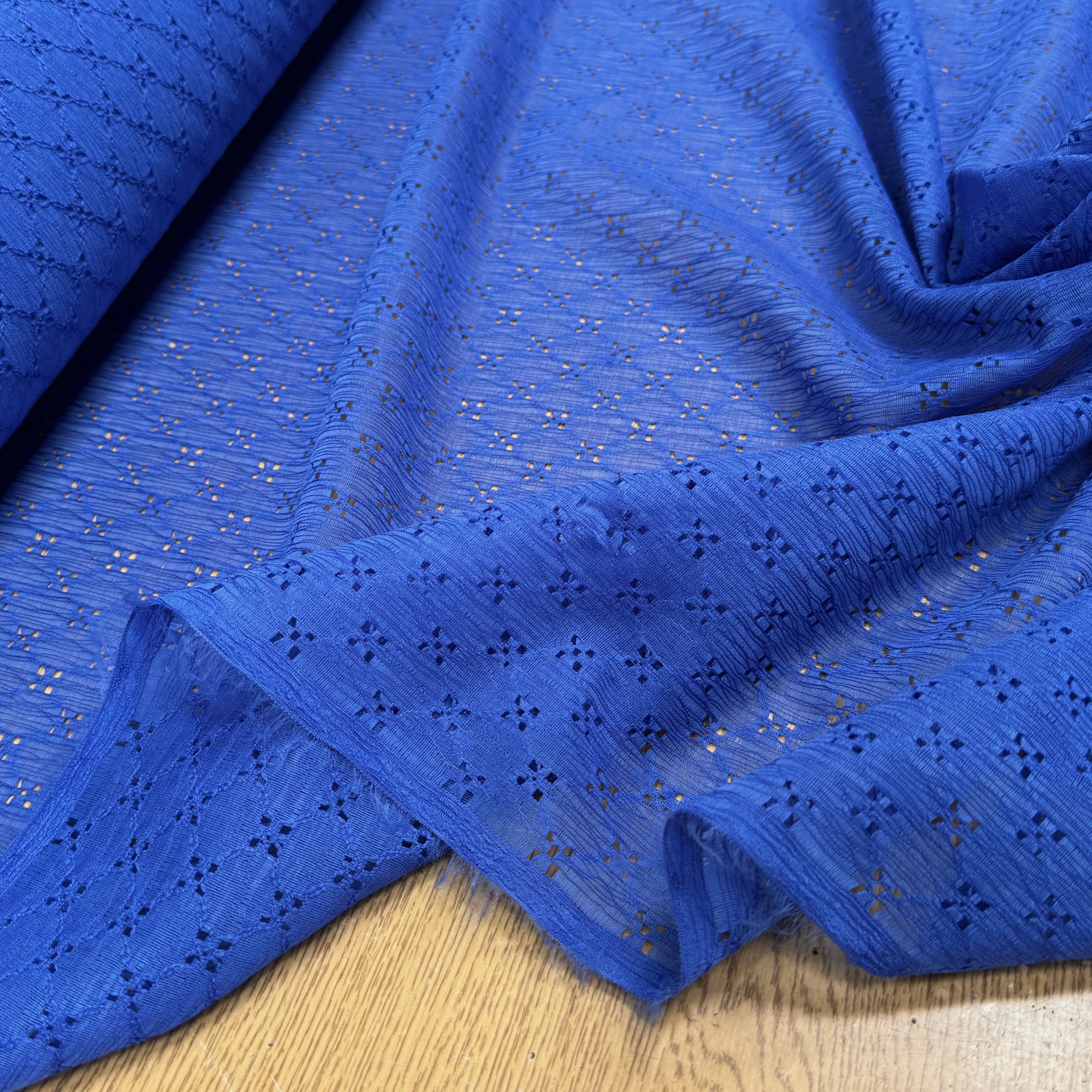 BRODERIE ANGLAISE BLEU ROI - My Little Coupon