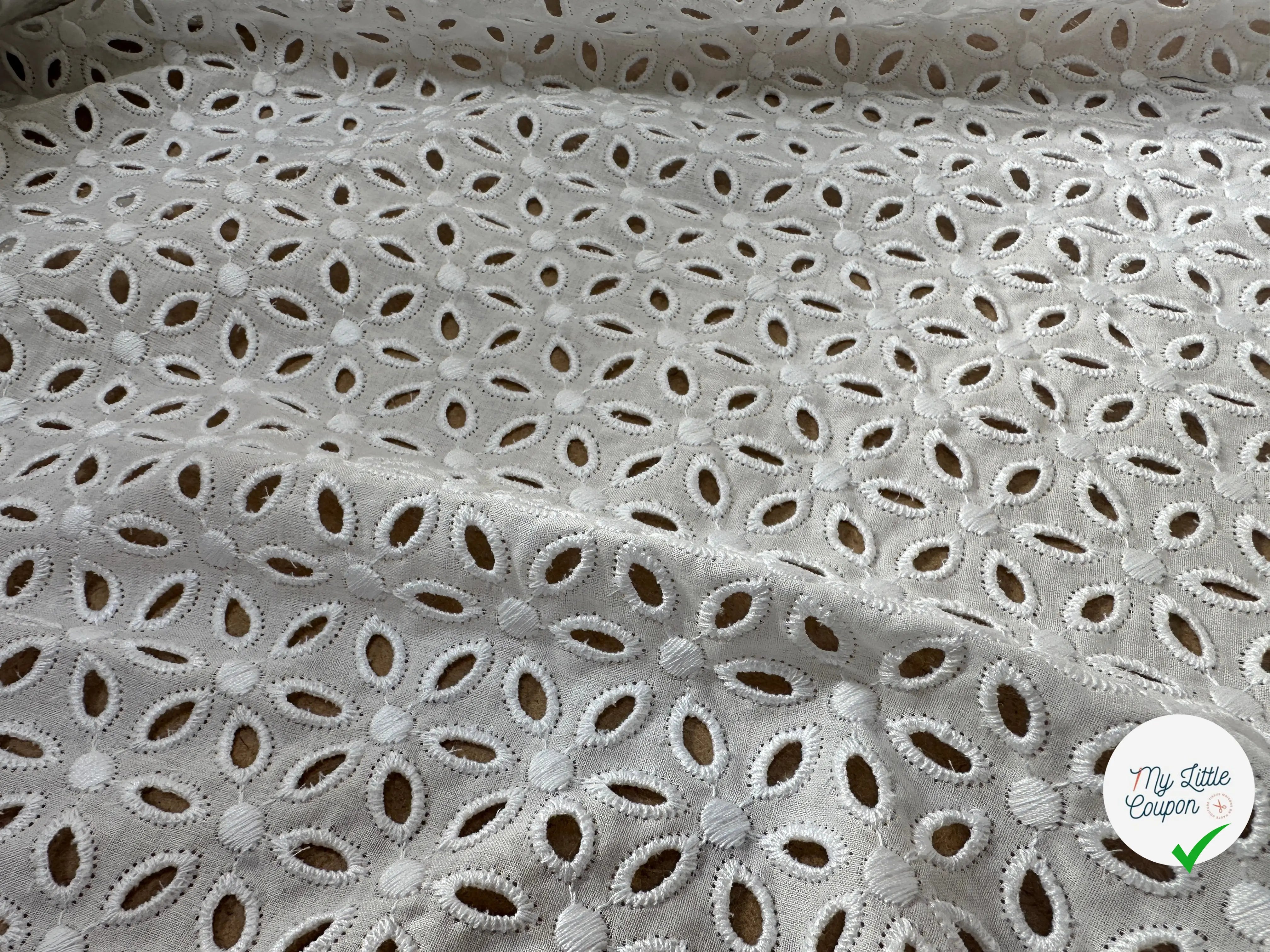 BRODERIE ANGLAISE COTON D'UN BLANC ECLATANTÂ - My Little Coupon
