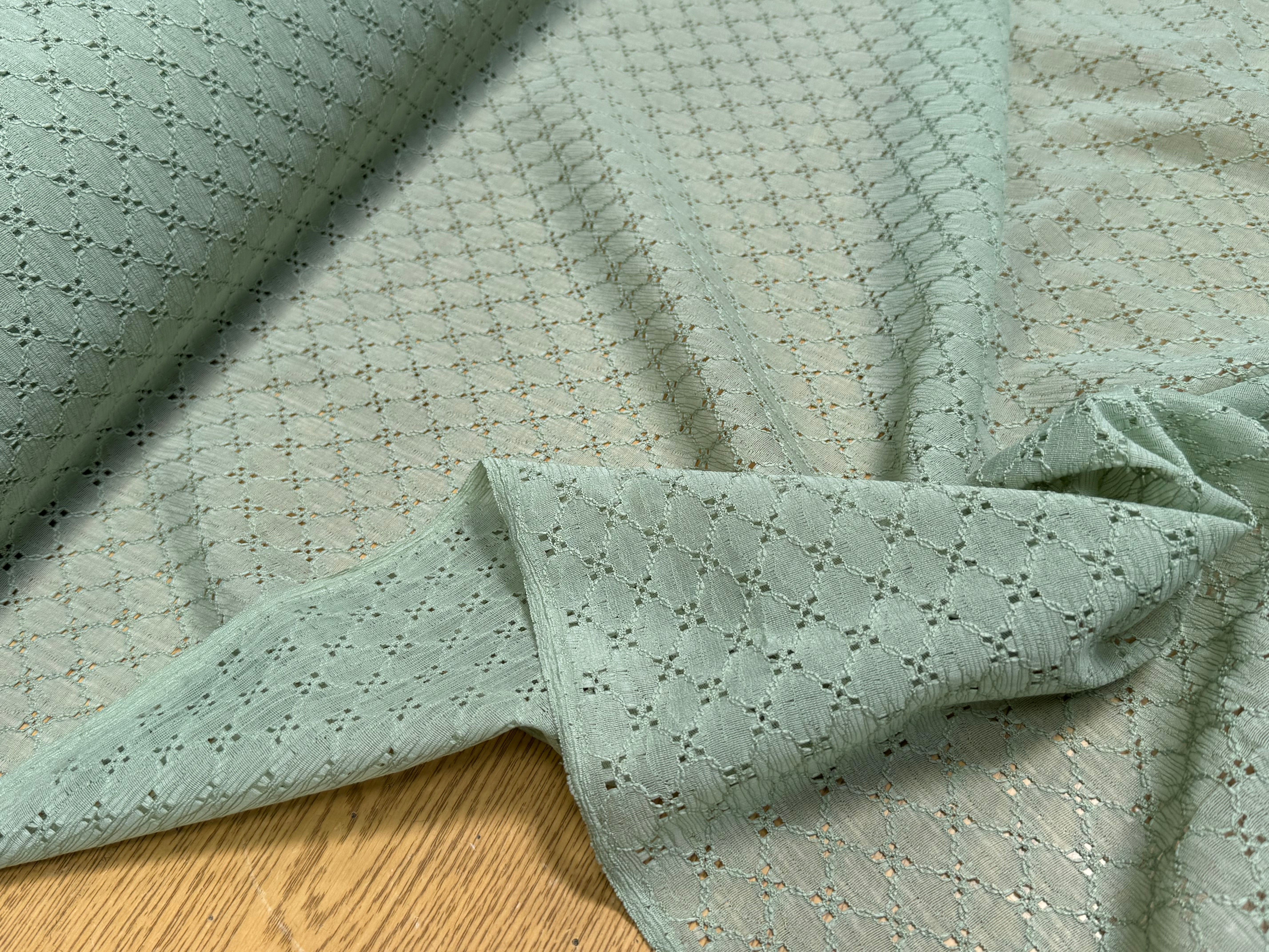BRODERIE ANGLAISE VERT CÉLADON - My Little Coupon