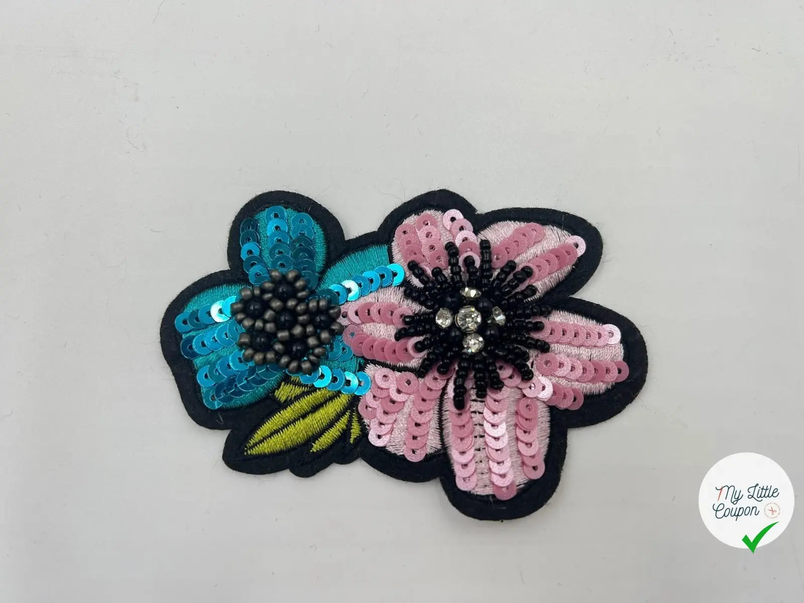 BRODERIE D’ORNEMENT FLEURS À STRASS - My Little Coupon - tissu - coudre