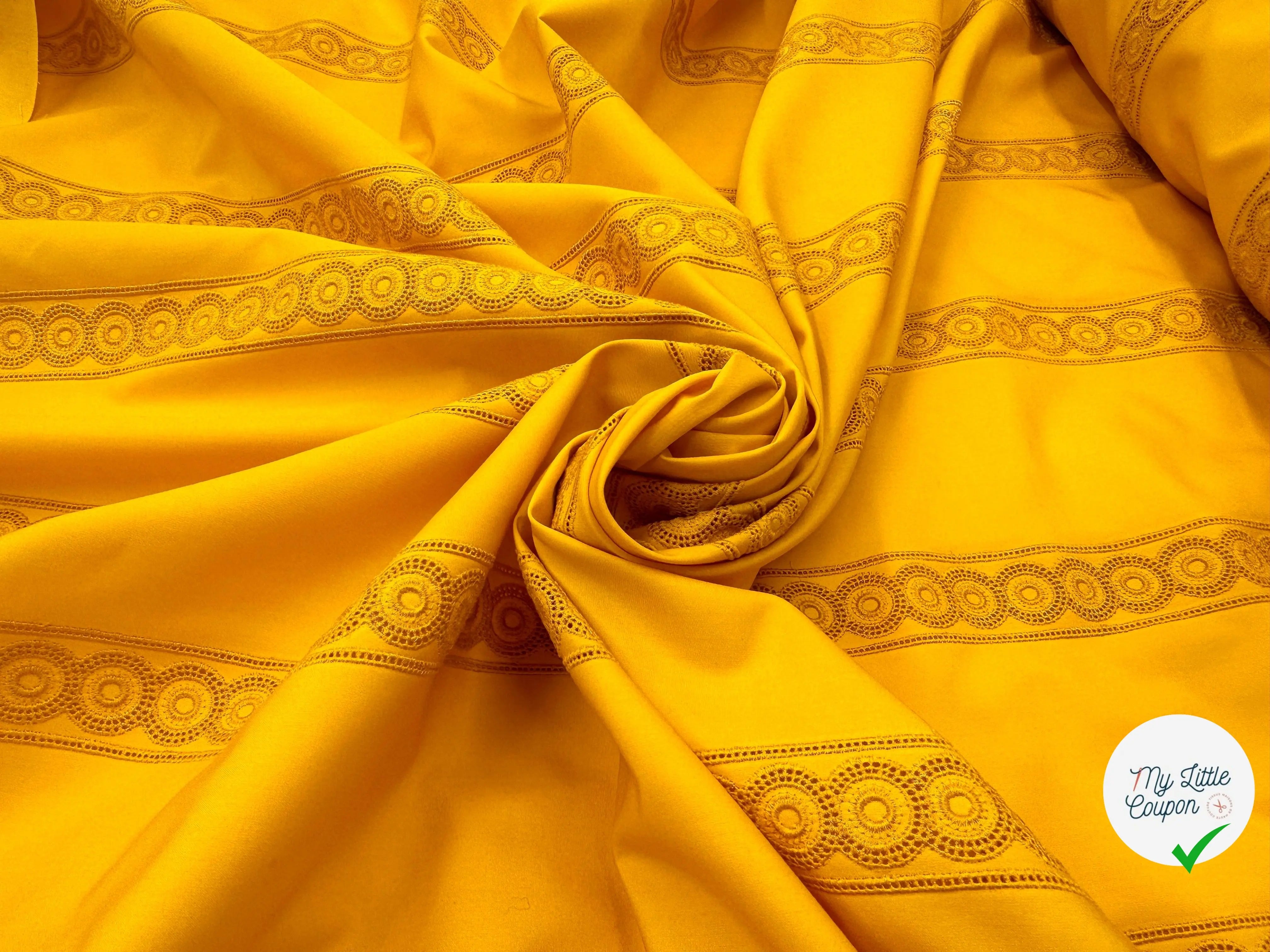 BRODERIE SUR POPELINE JAUNE ROSACES STRIPES - My Little Coupon - tissu - coudre