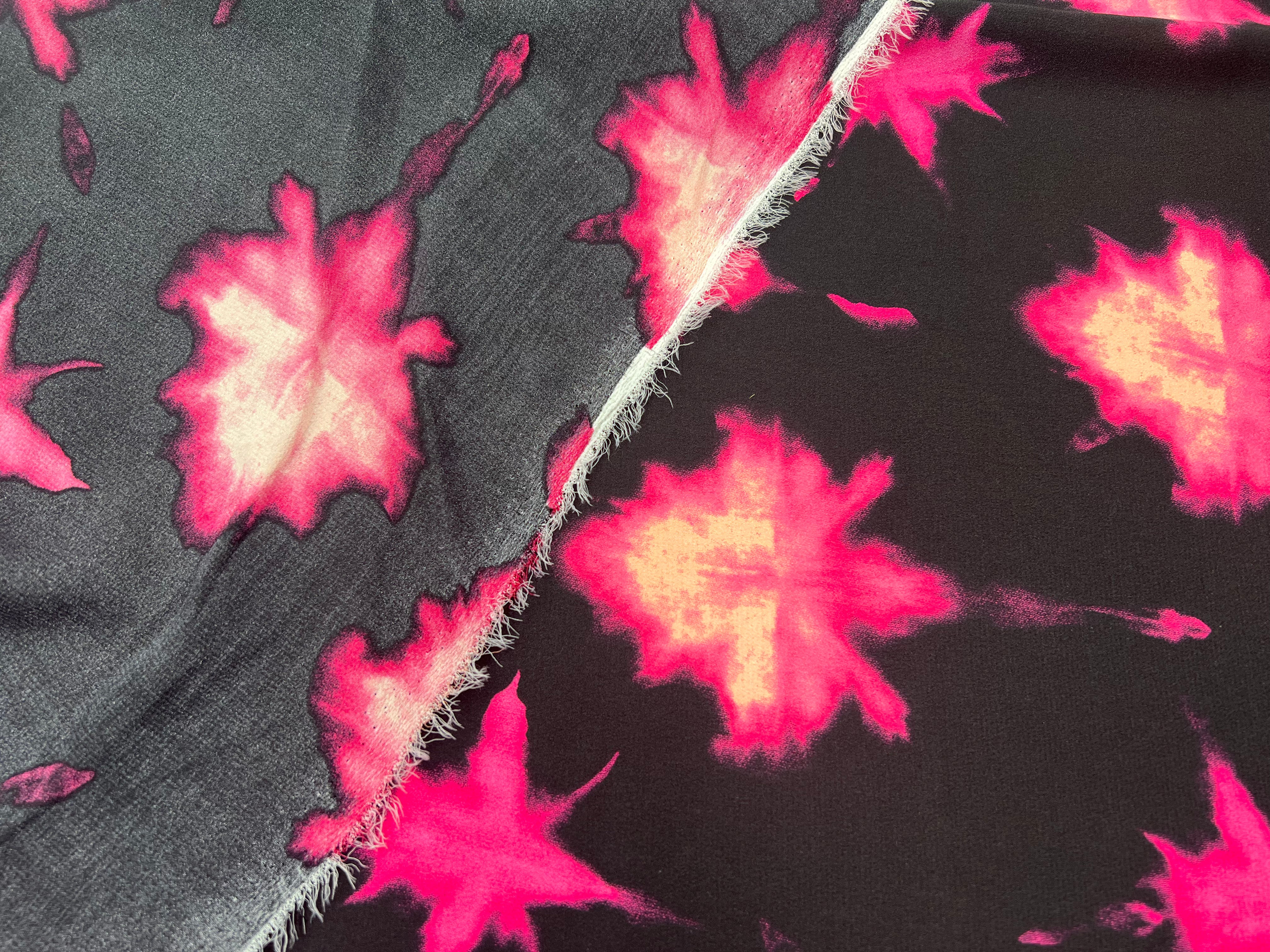 BUBBLE CREPE BLACK & PINK STARS MLC INTERN