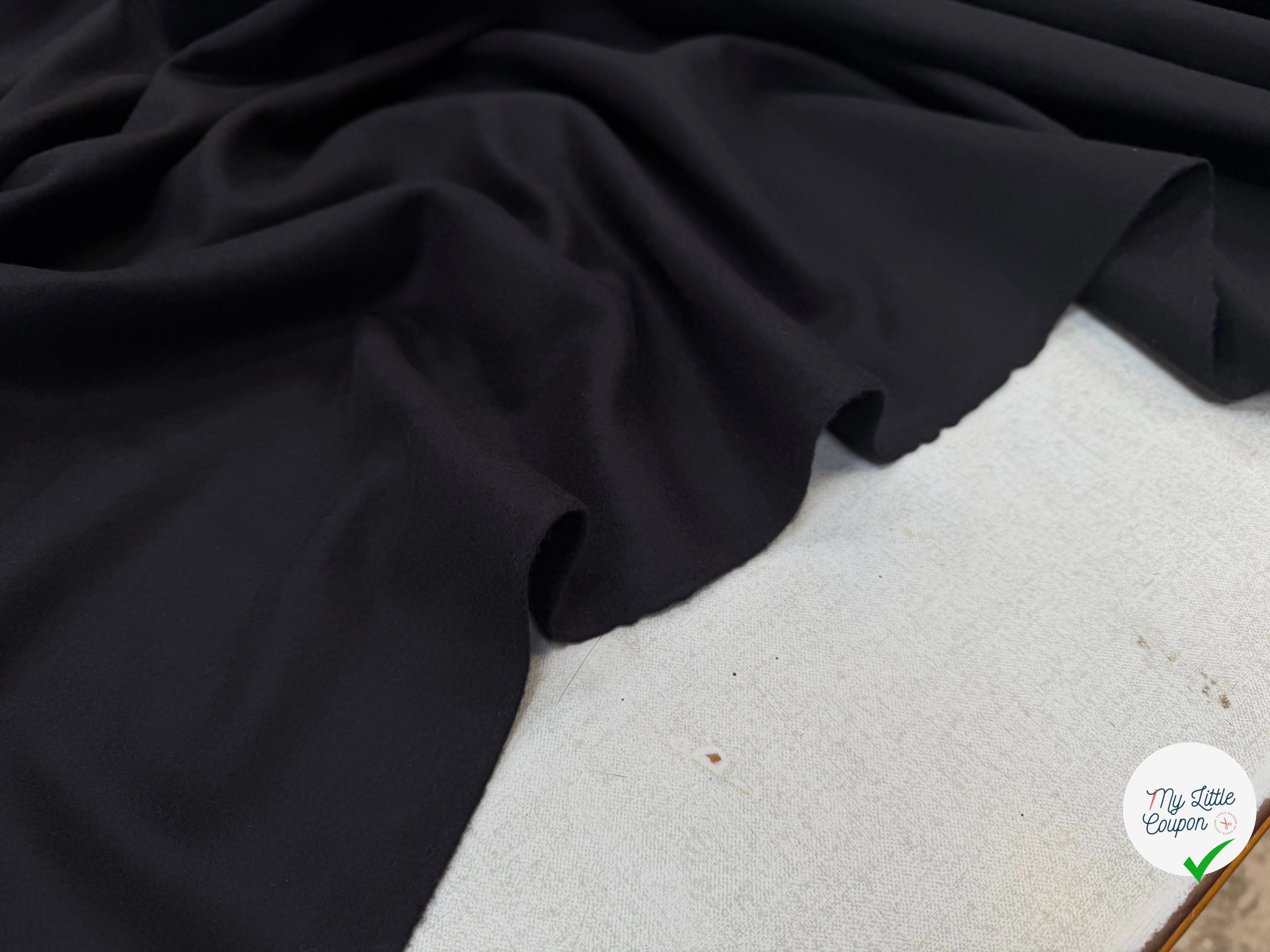 CABAN NOIR PROFOND EN CACHEMIRE - My Little Coupon