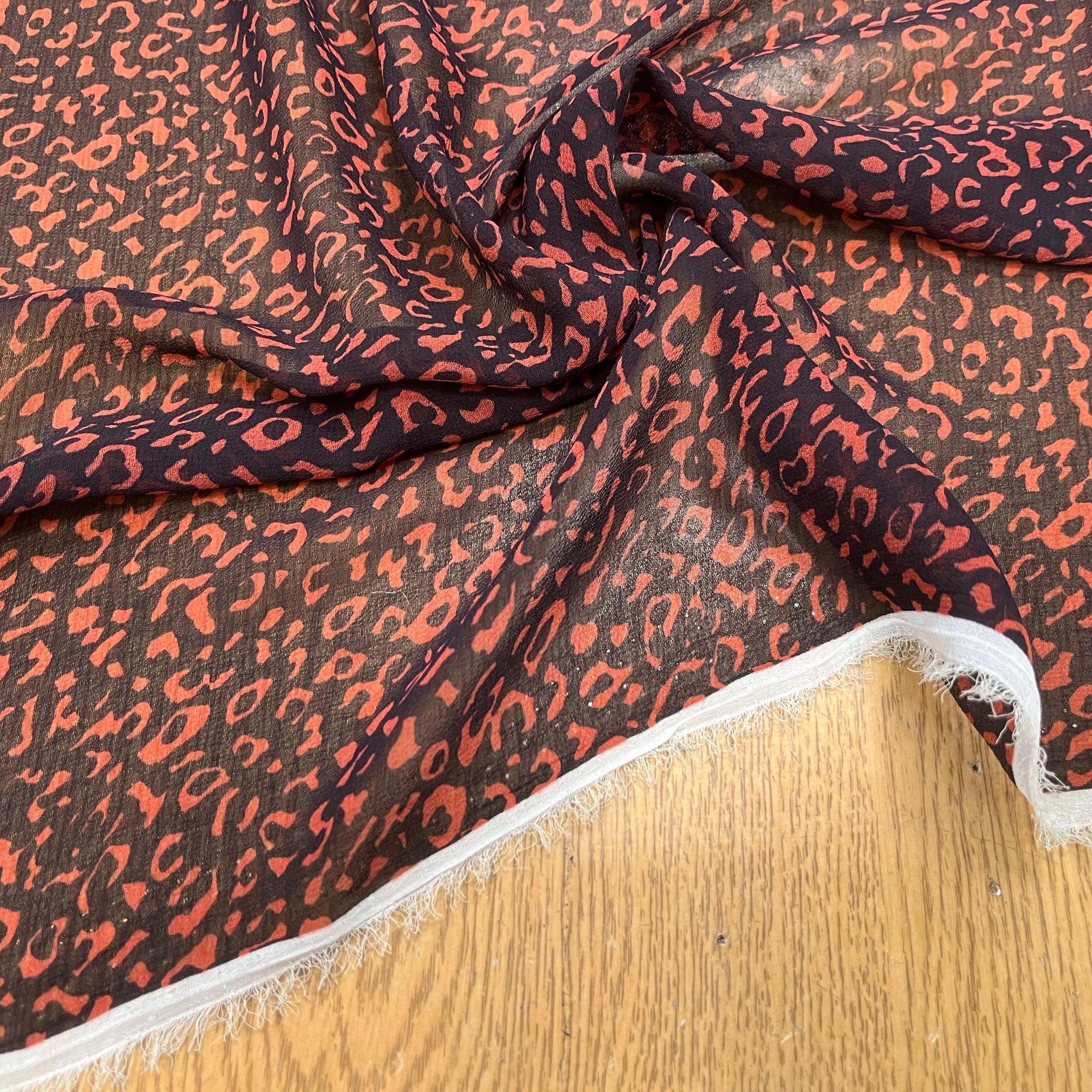 CEPE POLYESTER FOND NOIR E MARON MOTIF LÉOPARD - My Little Coupon