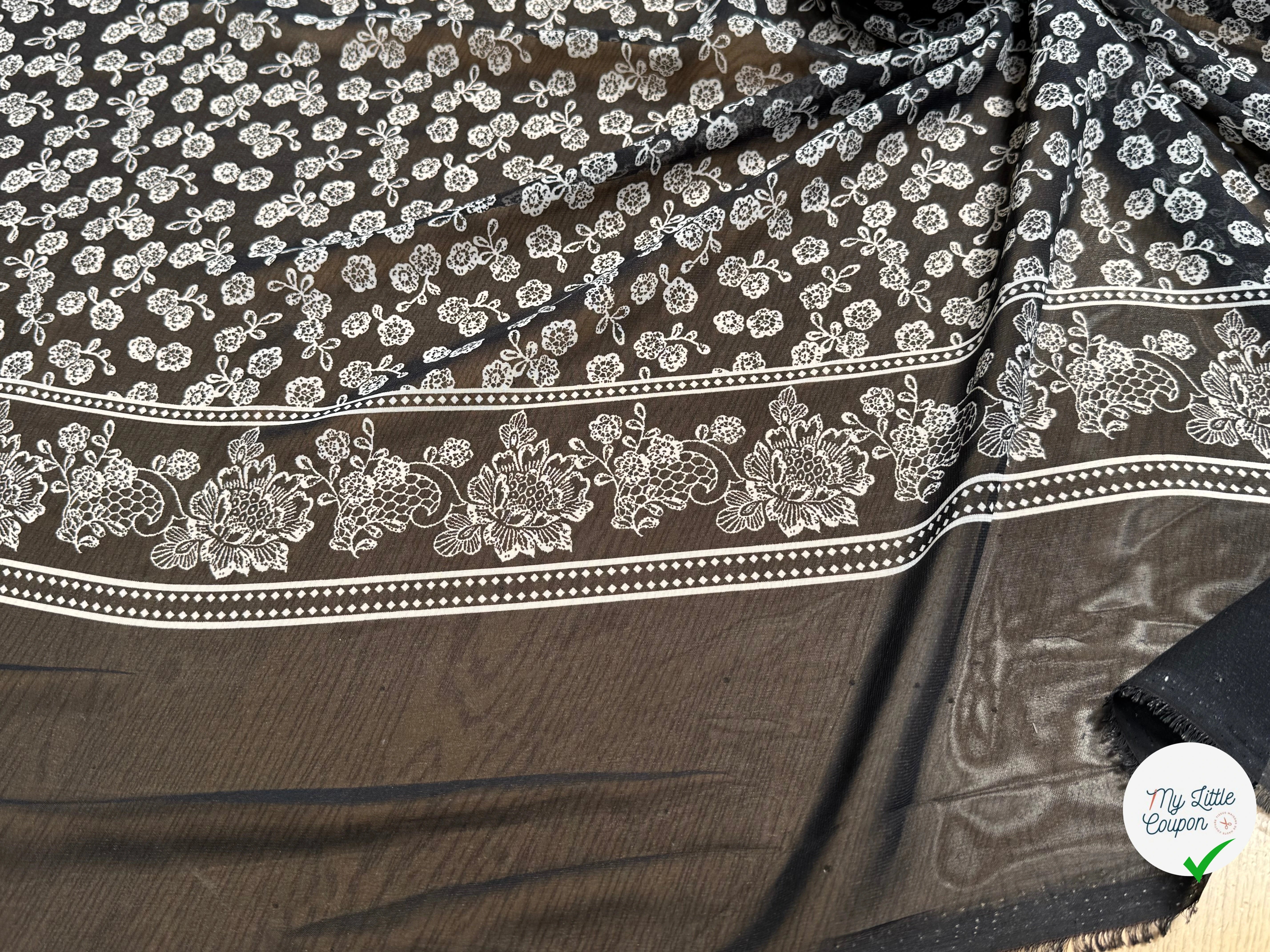CHIFFON IMPRIMÉ CHIC MOTIFS FLORAUX BLANC SUR FOND NOIR - My Little Coupon