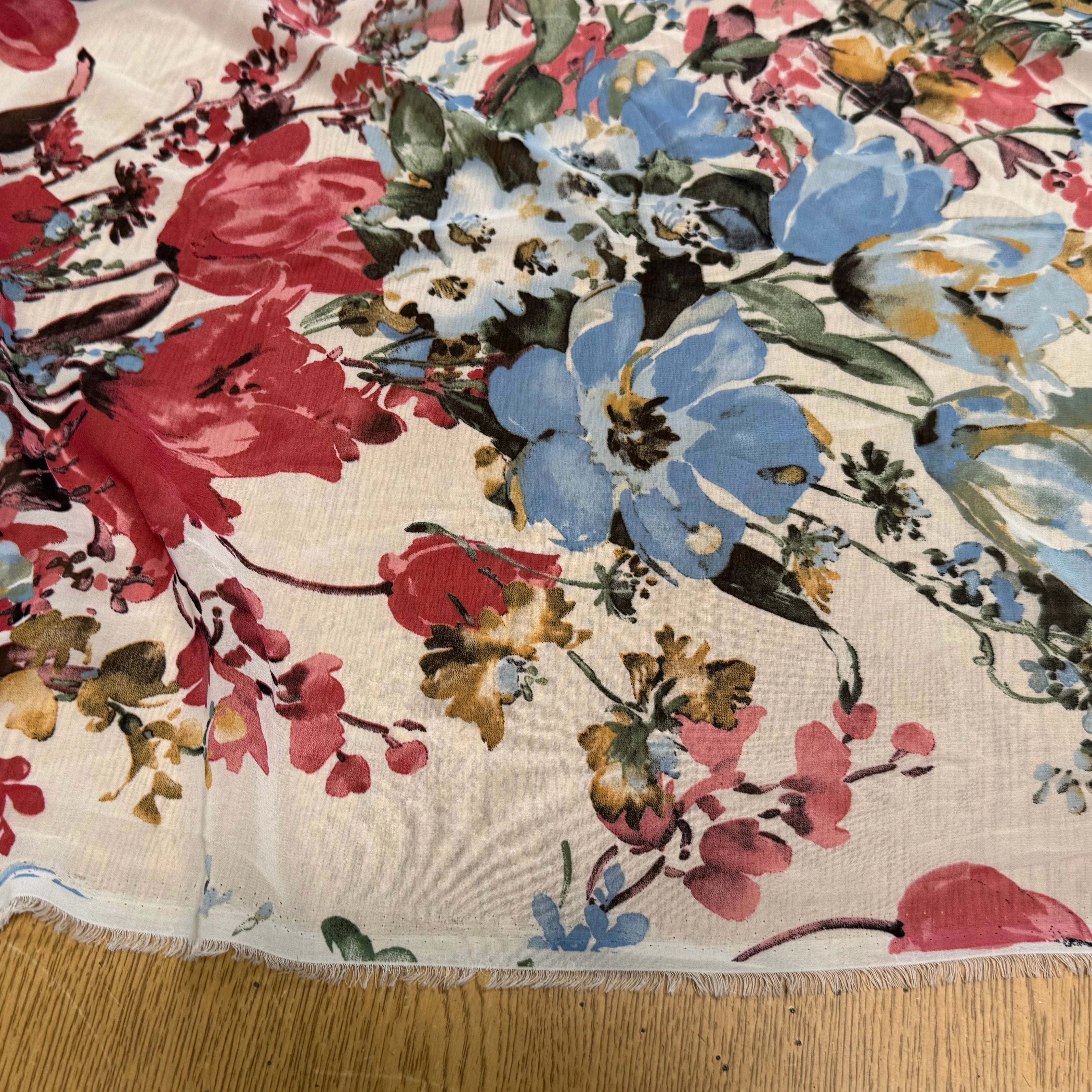 CHIFFON IMPRIMÉ GROSSES FLEURS BLEU ROUGE ULTRA BEAU - My Little Coupon