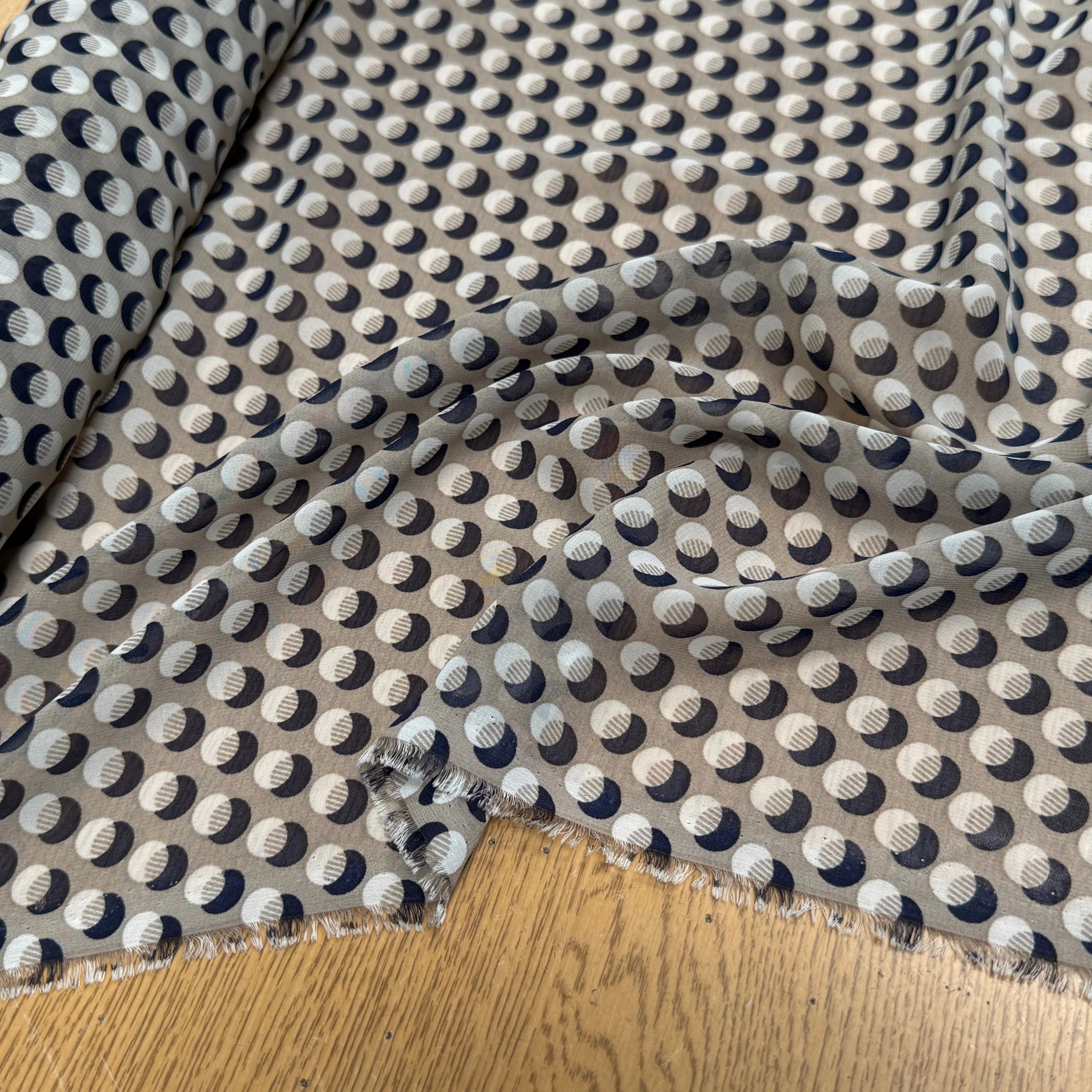CHIFFON IMPRIMÉ MOTIFS CIRCULAIRES À OMBRE FOND BEIGE - My Little Coupon