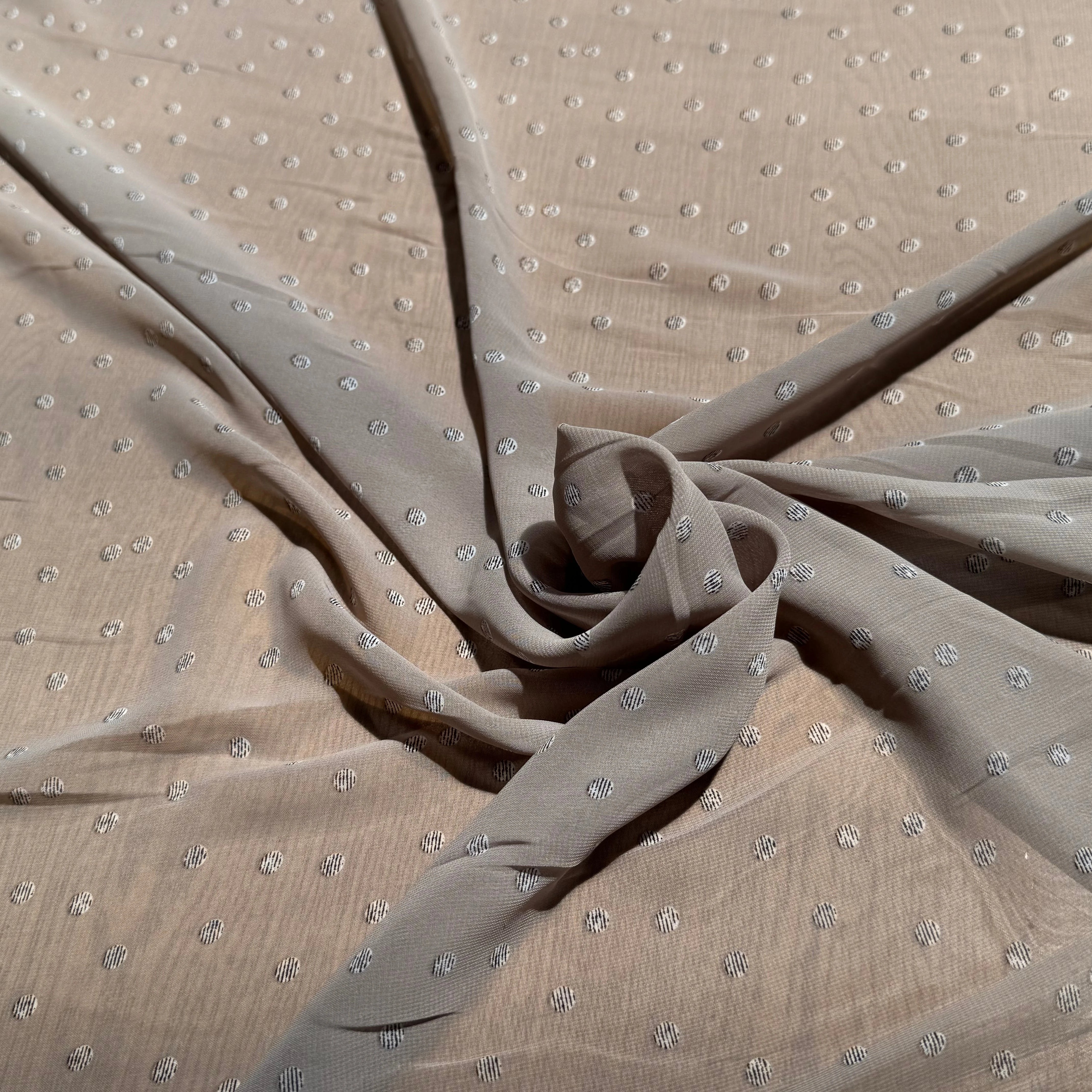 CHIFFON IMPRIMÉ POIS RAYÉS FOND BEIGE CENDRÉ - My Little Coupon