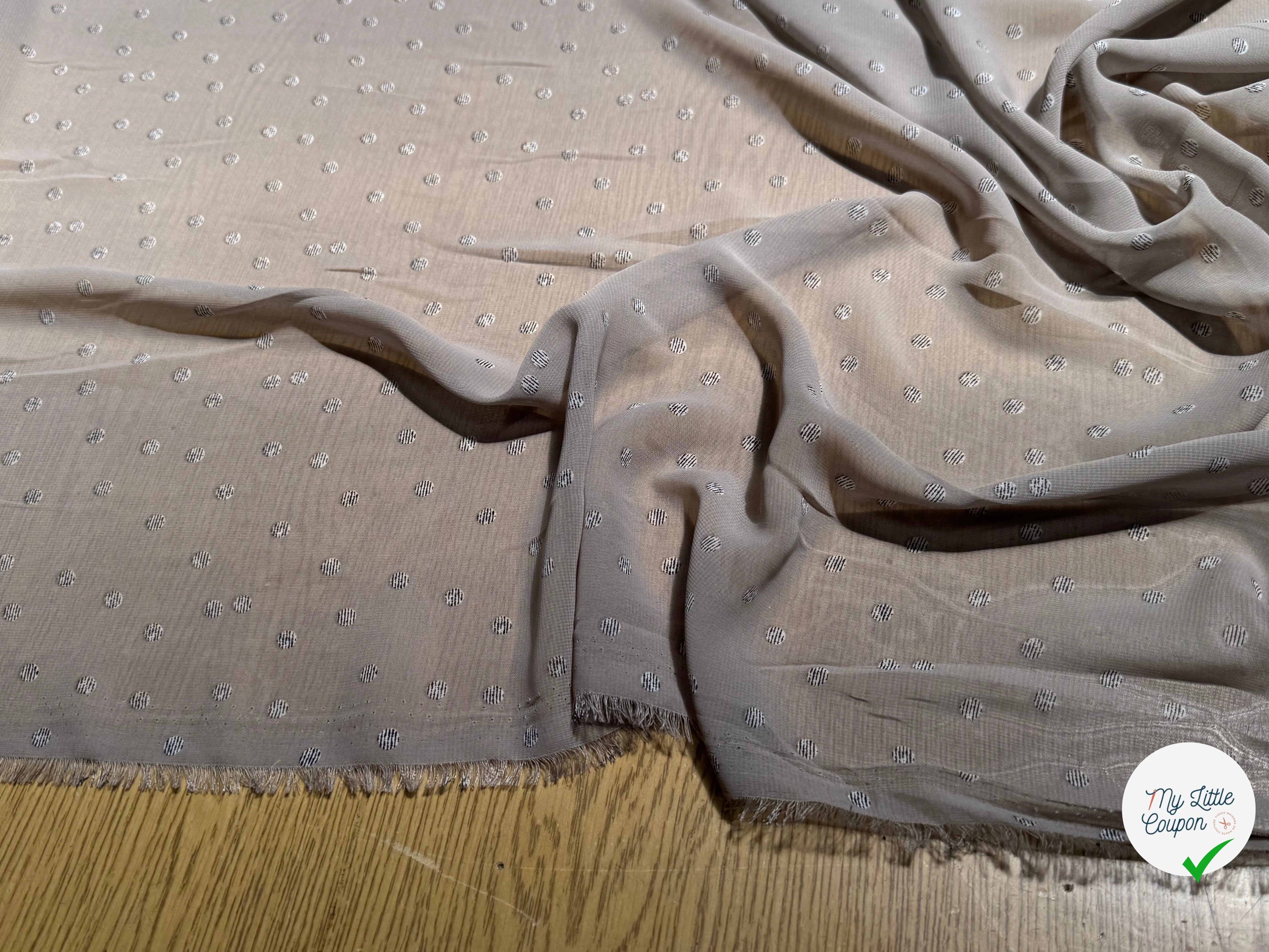 CHIFFON IMPRIMÉ POIS RAYÉS FOND BEIGE CENDRÉ - My Little Coupon