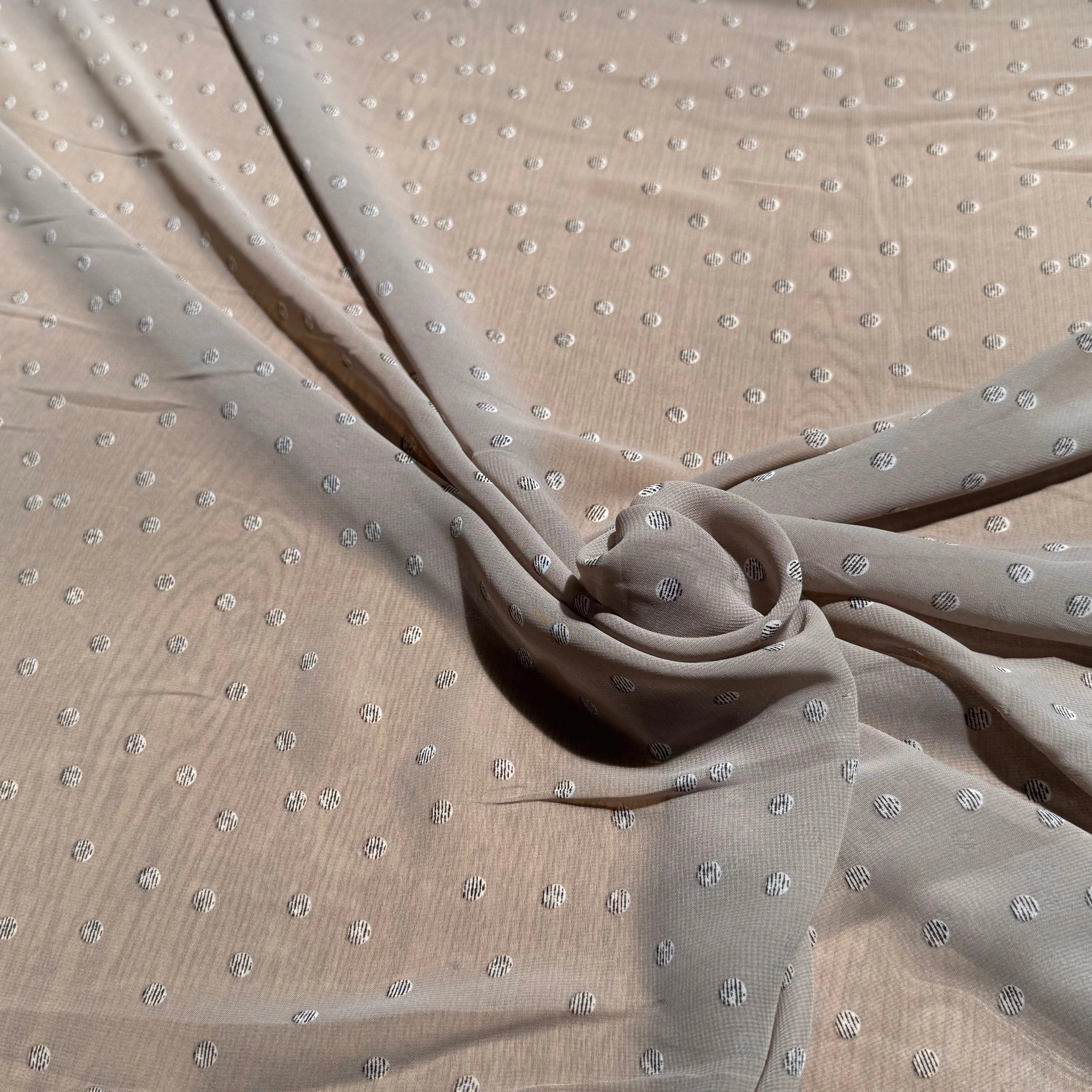 CHIFFON IMPRIMÉ POIS RAYÉS FOND BEIGE CENDRÉ - My Little Coupon
