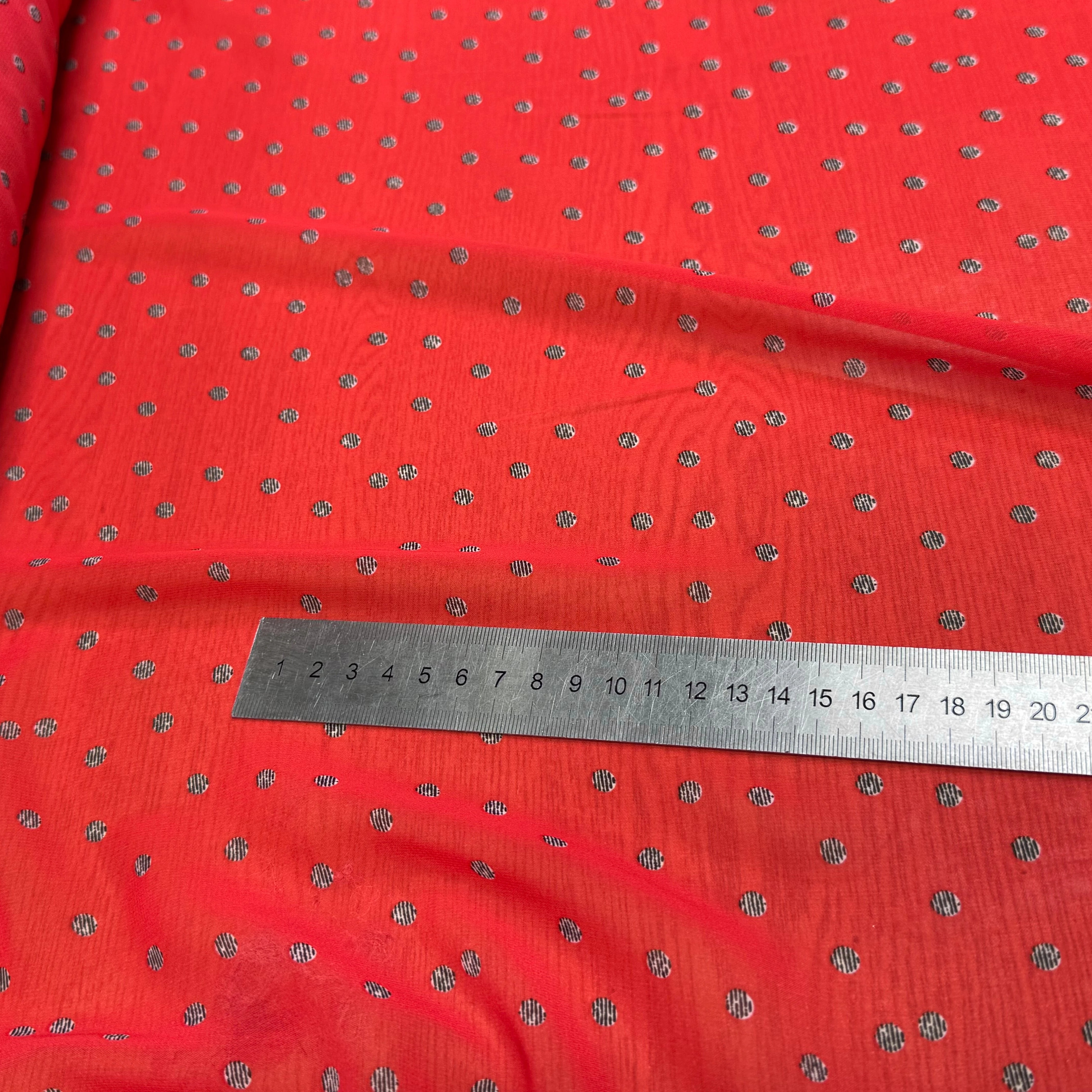 CHIFFON IMPRIMÉ POIS RAYÉS FOND ROUGE - My Little Coupon