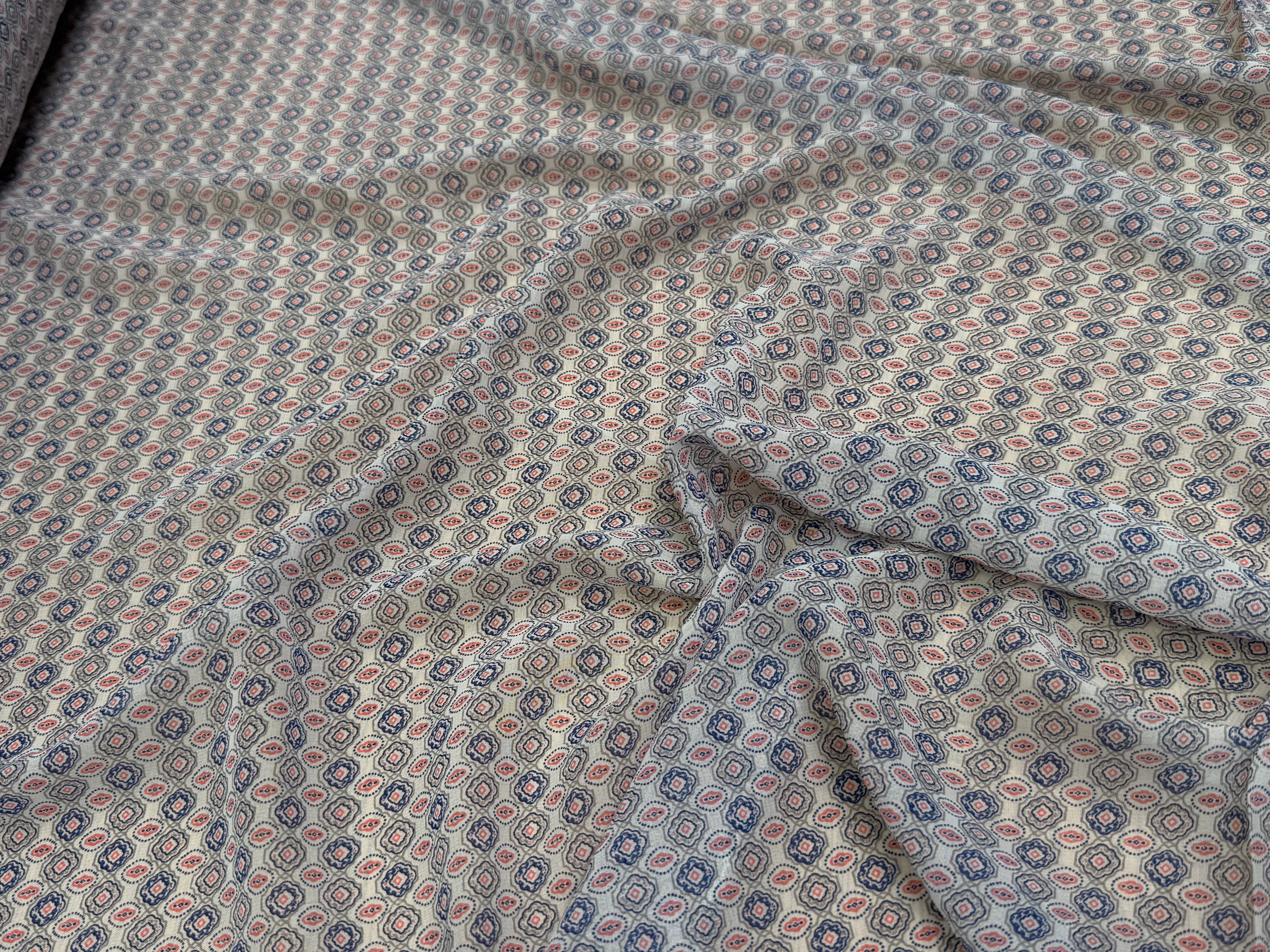 CHIFFON PRINTED FOND CASSÉ MOTIFS ABSTRAITS - My Little Coupon