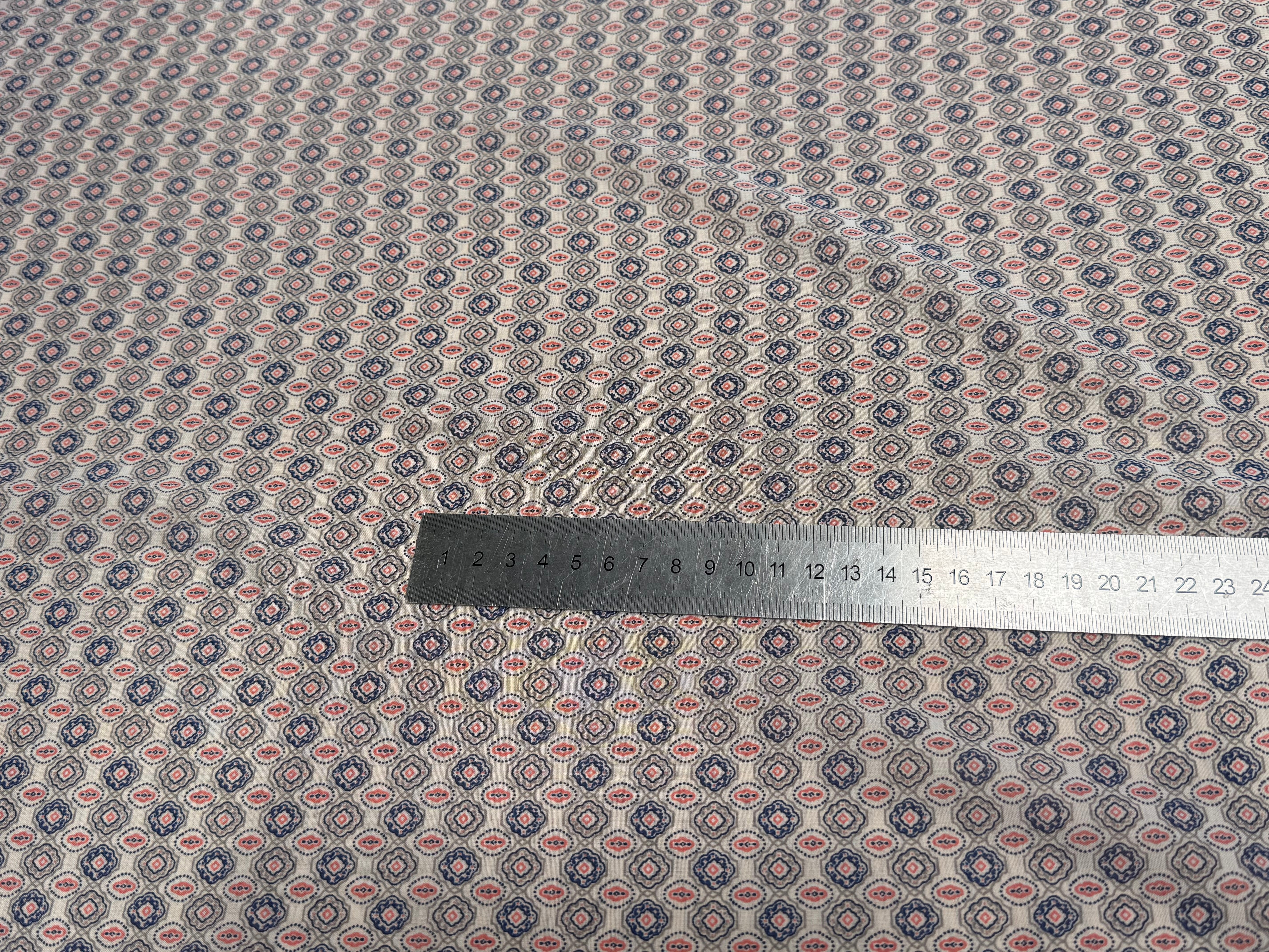 CHIFFON PRINTED FOND CASSÉ MOTIFS ABSTRAITS - My Little Coupon
