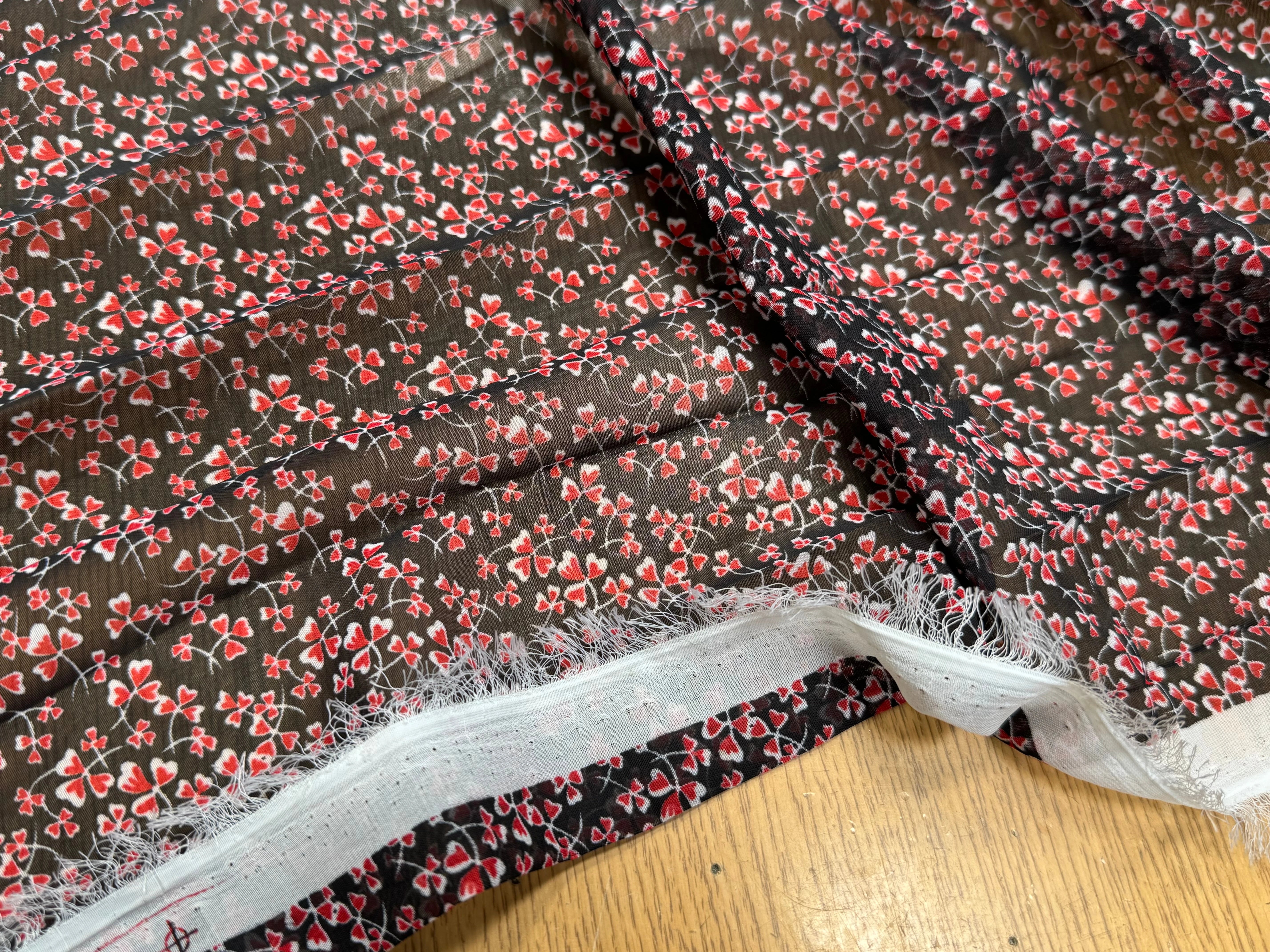 CHIFFON PRINTED LITTLE FLOWERS ROUGE SUR FOND NOIR - My Little Coupon
