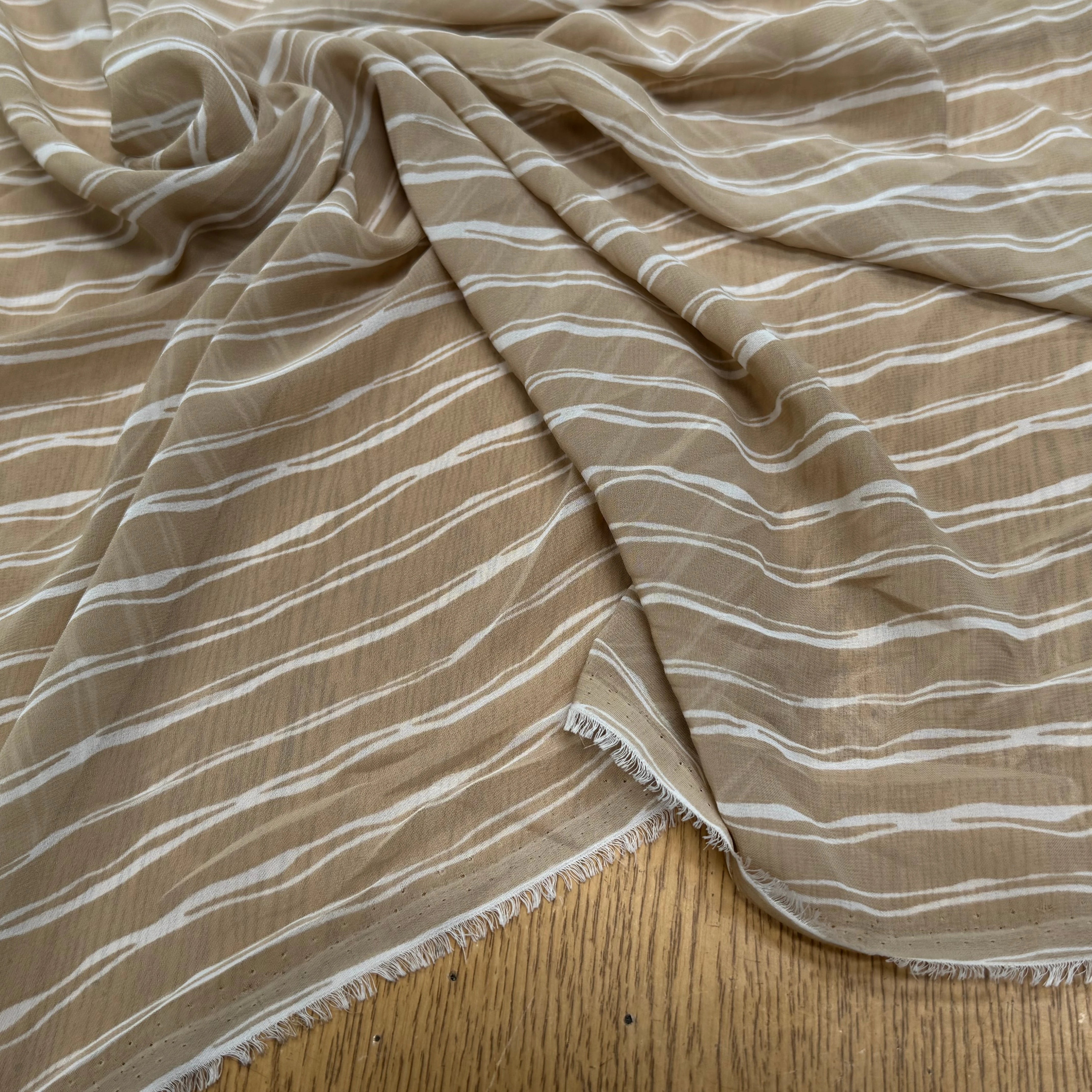 CHIFFON PRINTED RAYURES CROISÉES CAFÉ AU LAIT - My Little Coupon