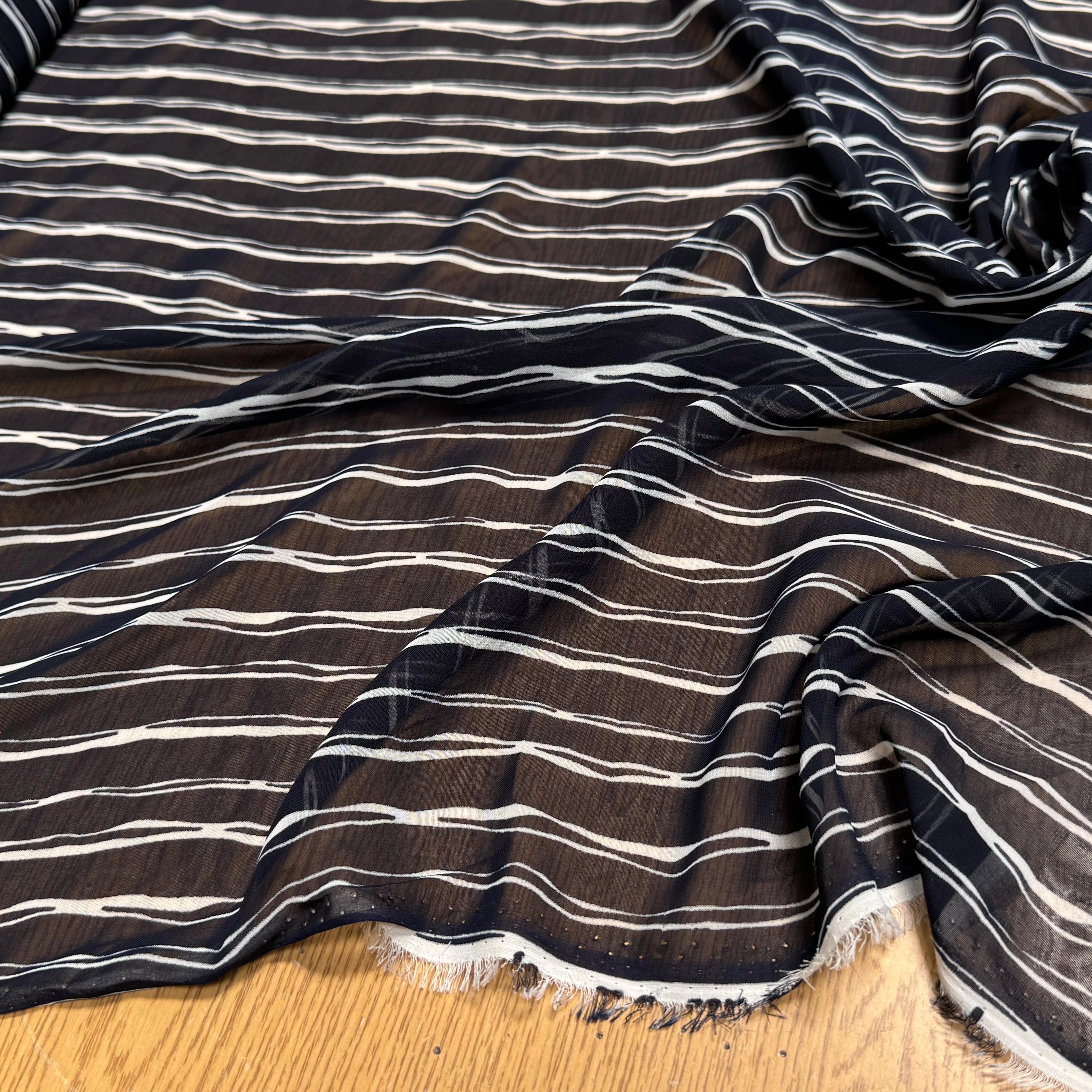 CHIFFON PRINTED RAYURES CROISÉES MARINE FONCÉ - My Little Coupon