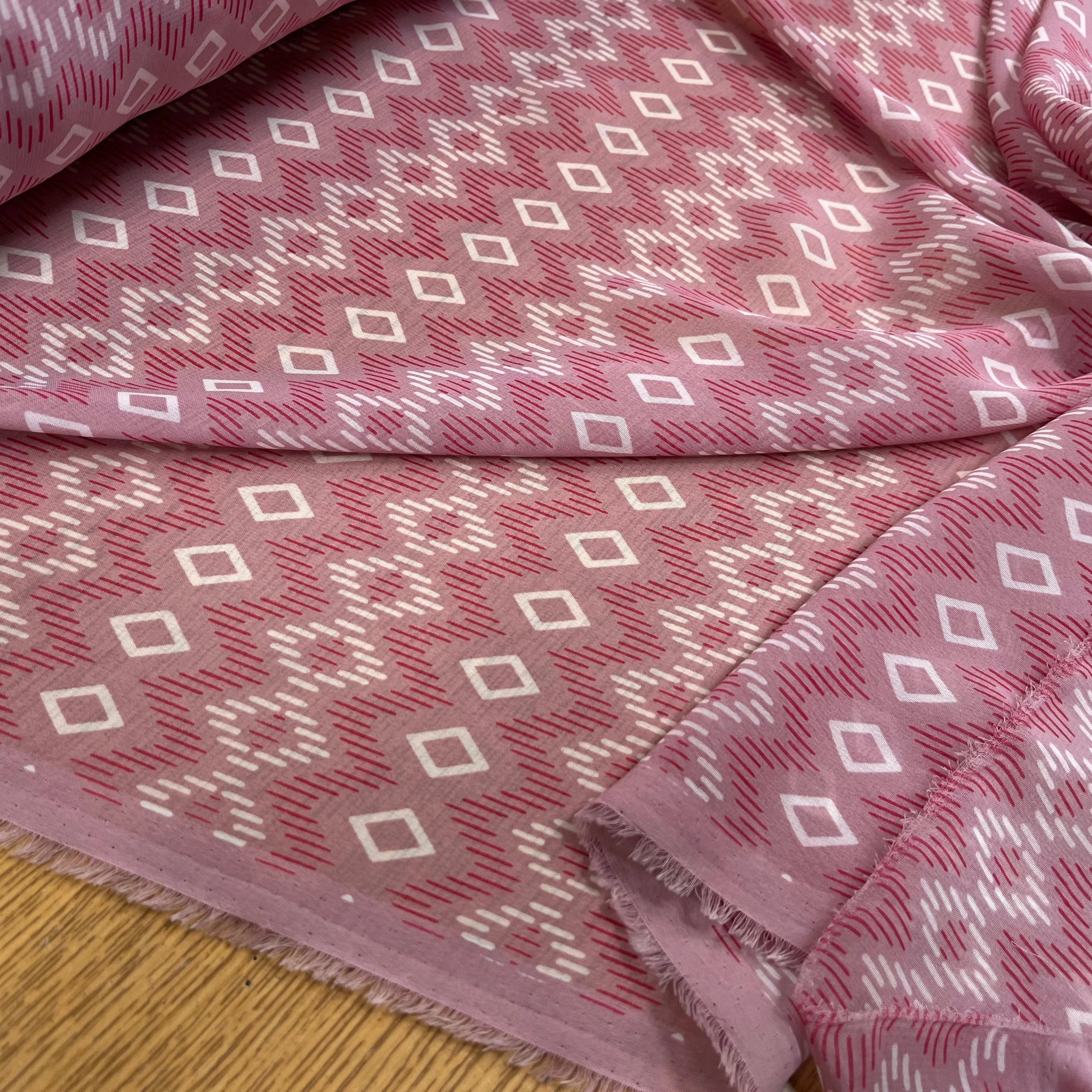 CHIFFON ROSE MOTIF GÉOMETRIQUE - My Little Coupon