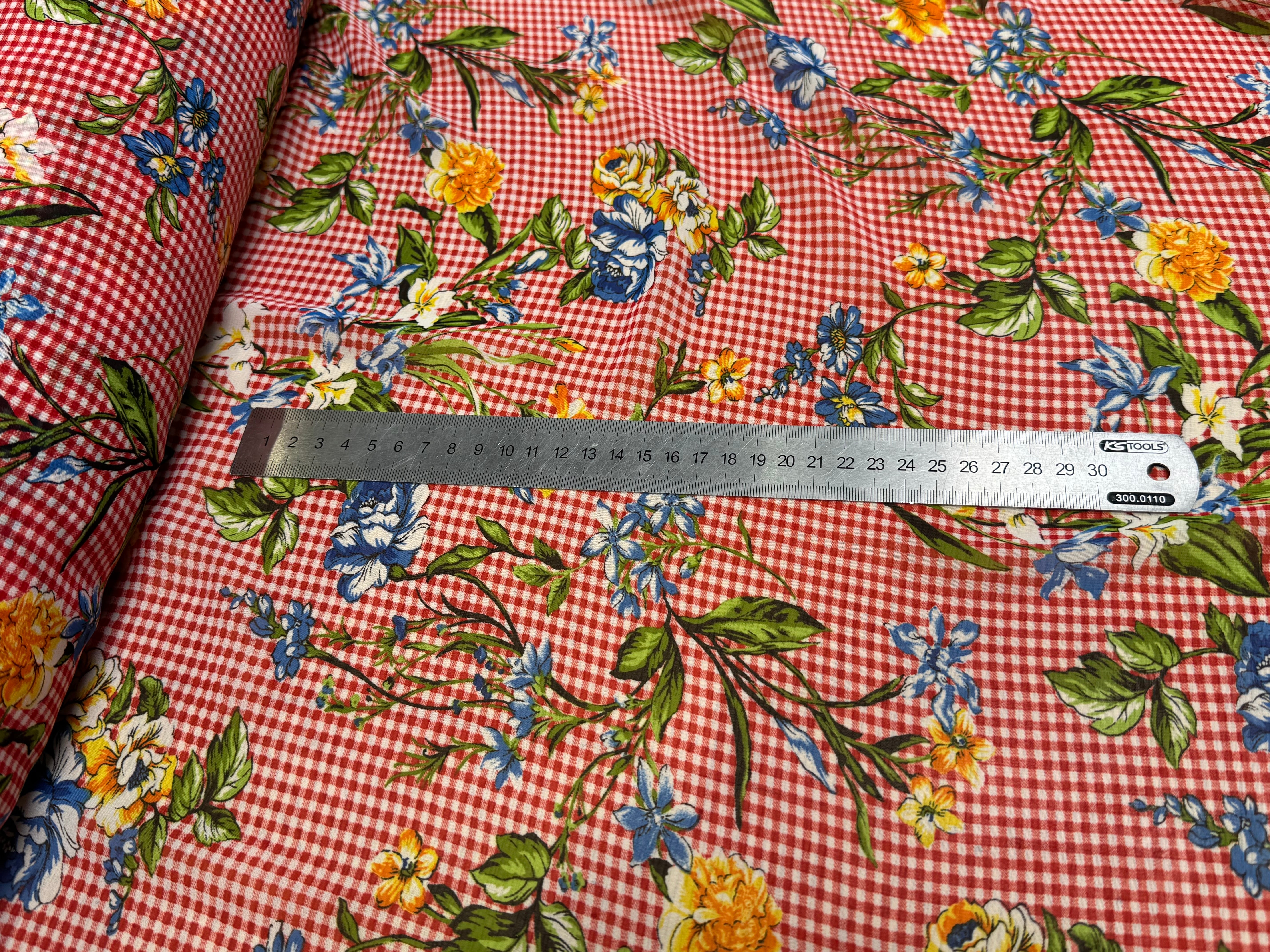 CHIFFON VICHY ROUGE FLUIDE GROSSES FLEURS SUPER BEAU - My Little Coupon