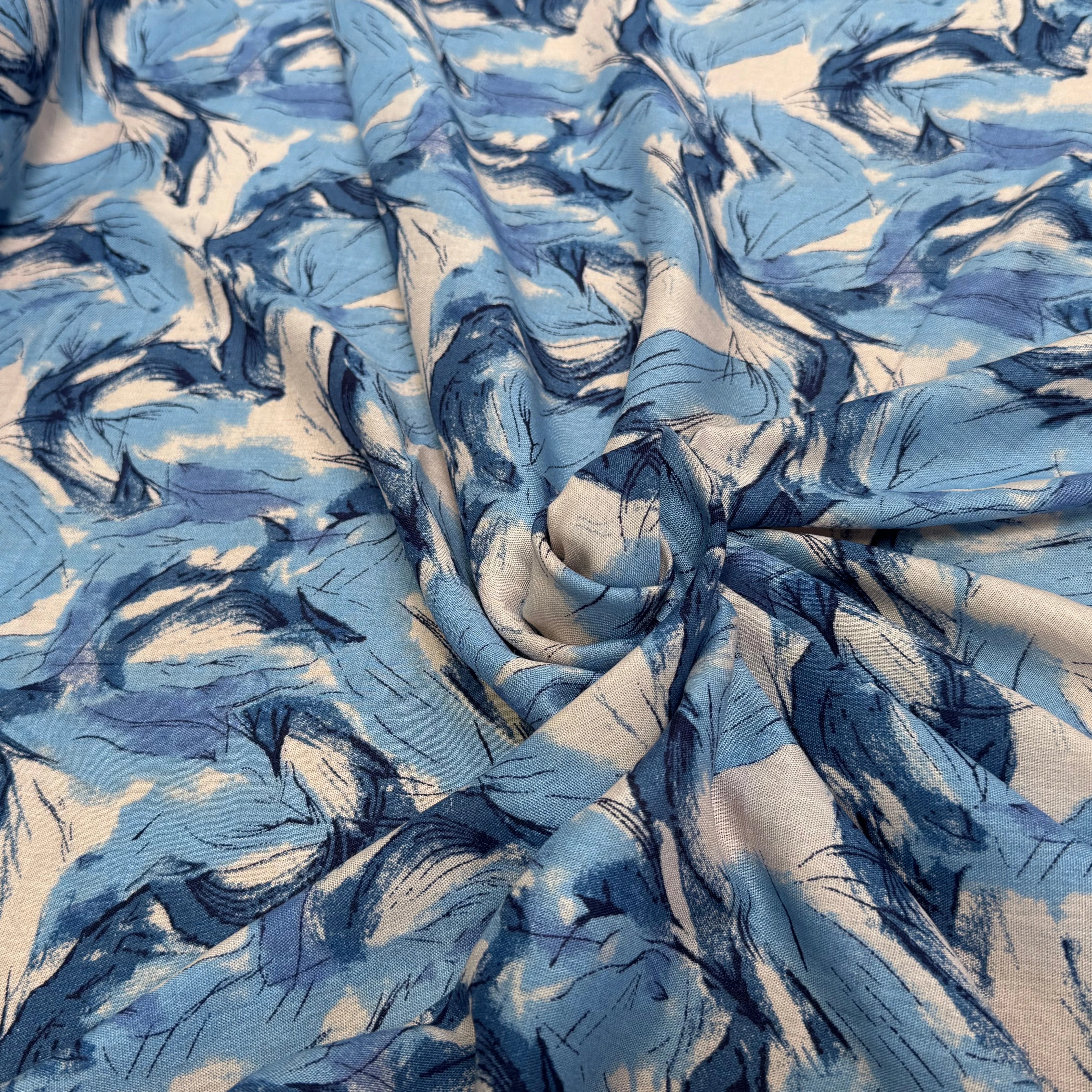VISCOSE FLUIDE FOND BLANC IMPRIMÉE TOURBILLON BLEU ET CIEL - My Little Coupon