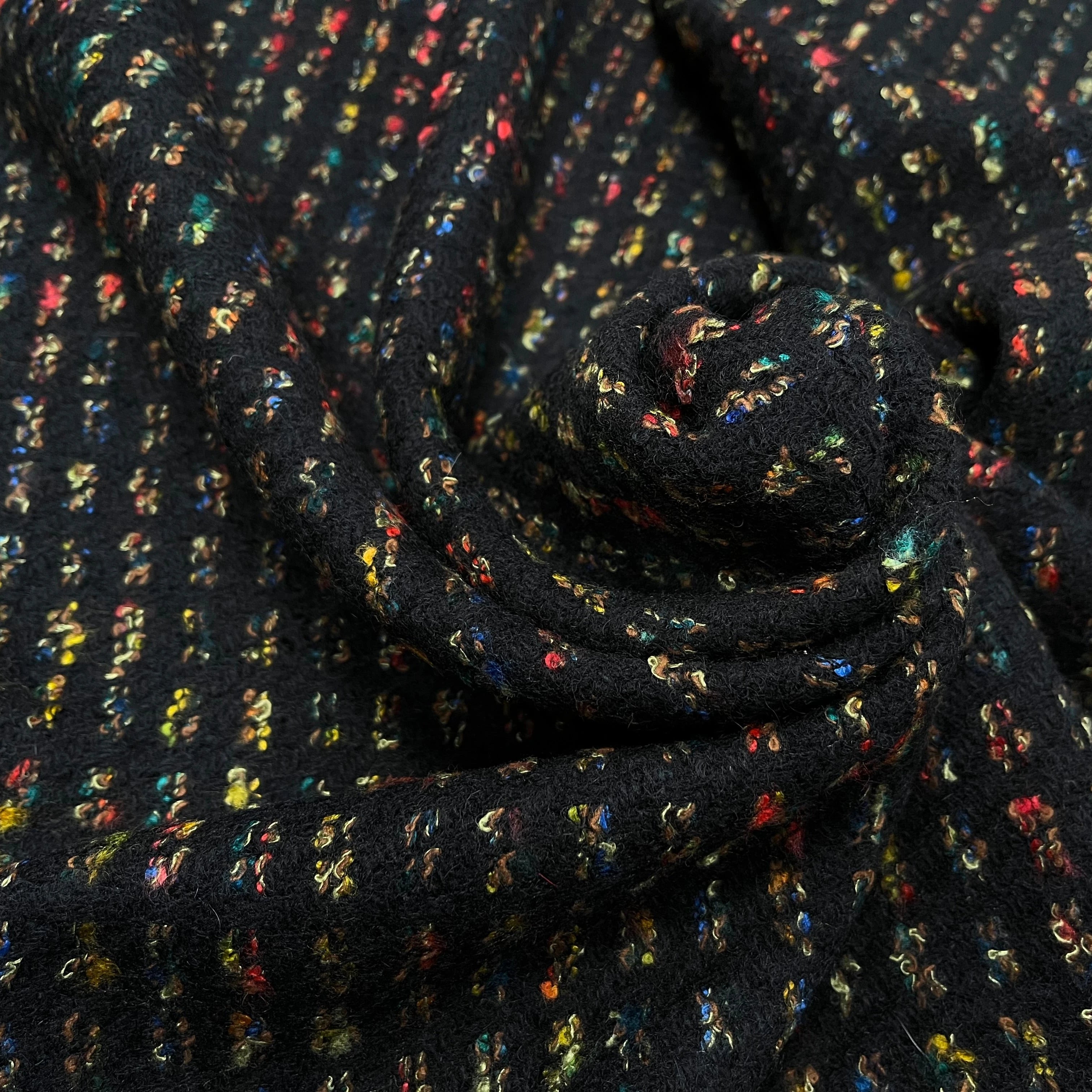 (CHUTE)LAINAGE MANTEAU MOTIF PEINTURE MULTICOLORES FOND NOIR - My Little Coupon