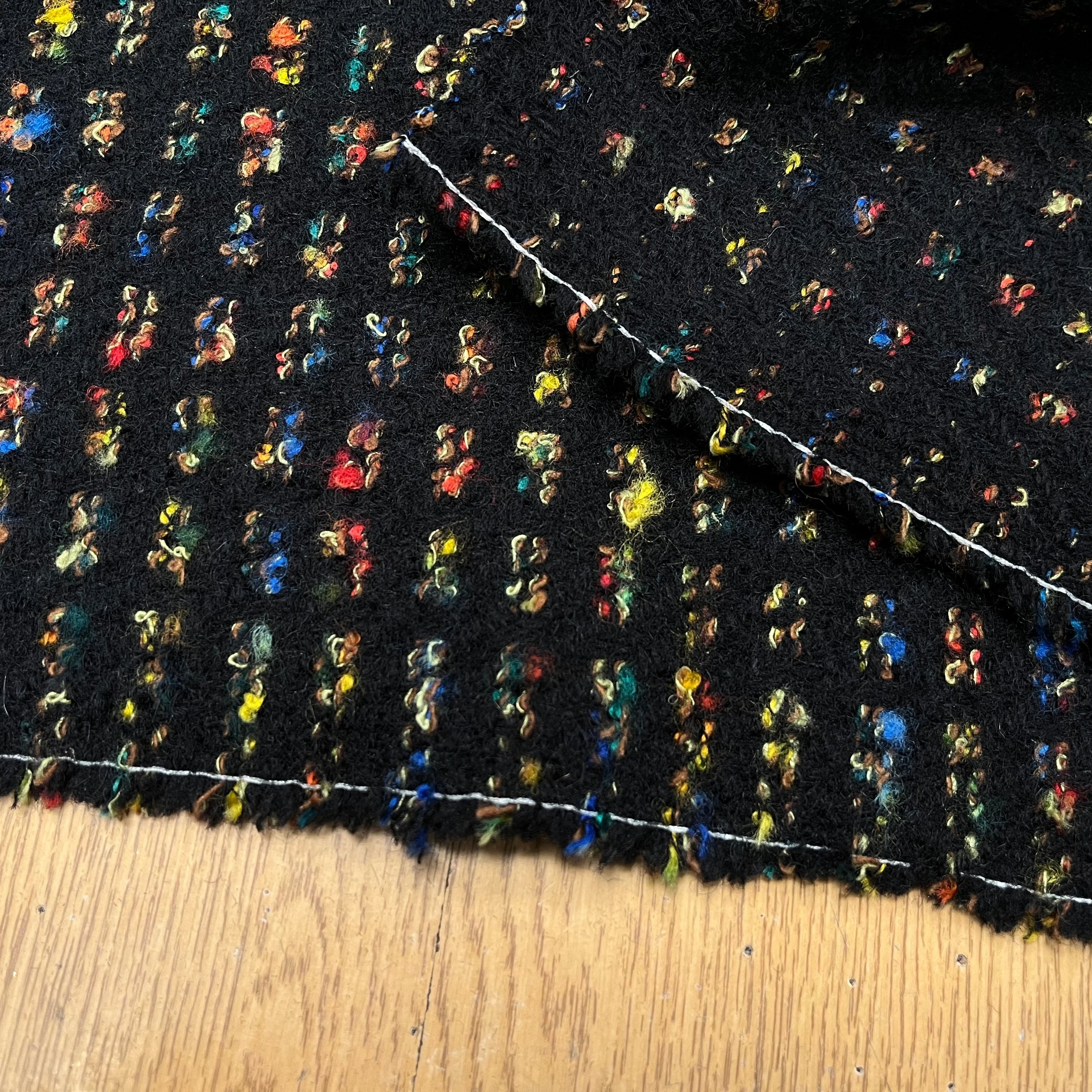 (CHUTE)LAINAGE MANTEAU MOTIF PEINTURE MULTICOLORES FOND NOIR - My Little Coupon