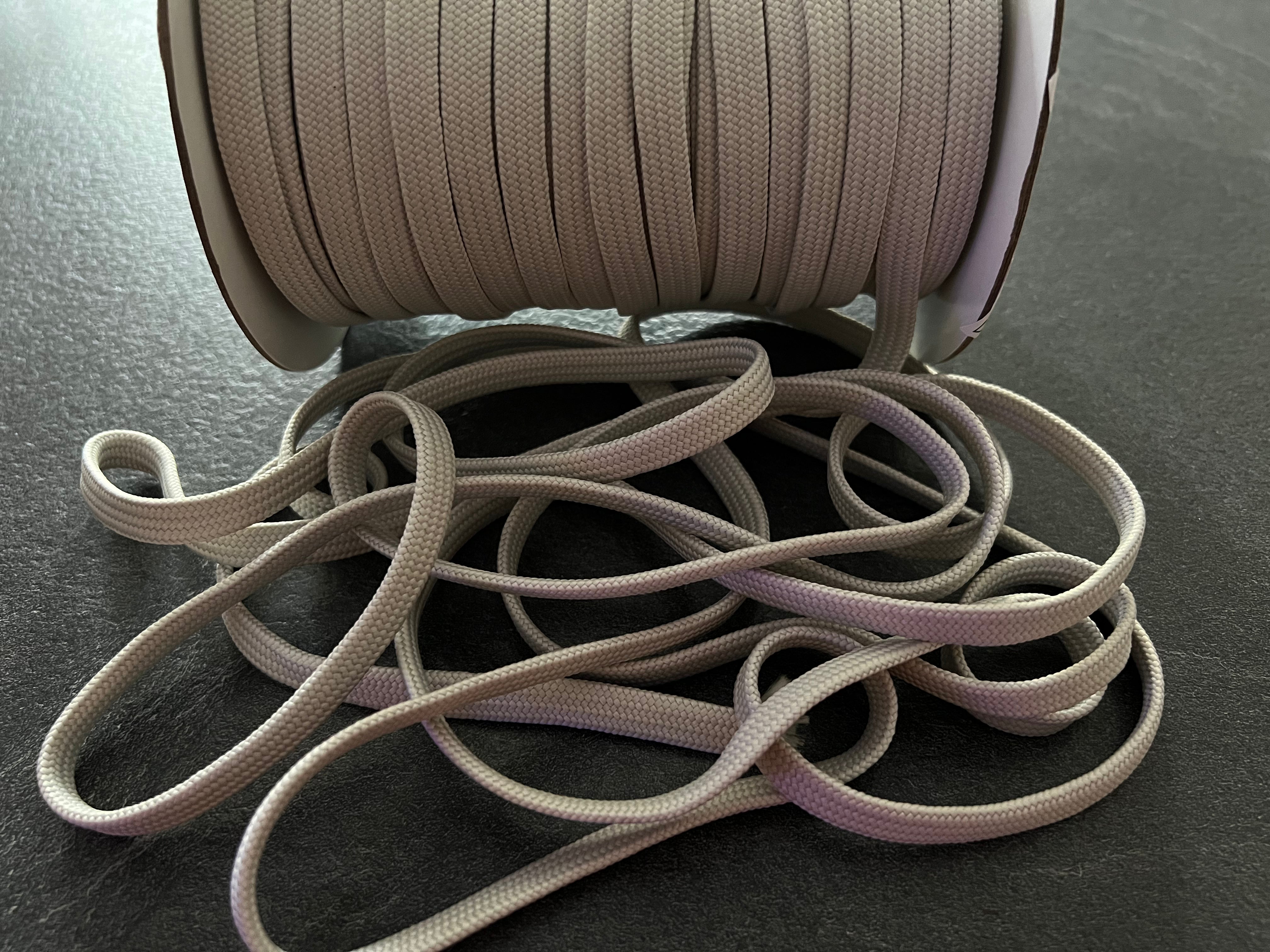 CORDON TRESSÉ PLAT BLANC GRISÉ 10mm - My Little Coupon