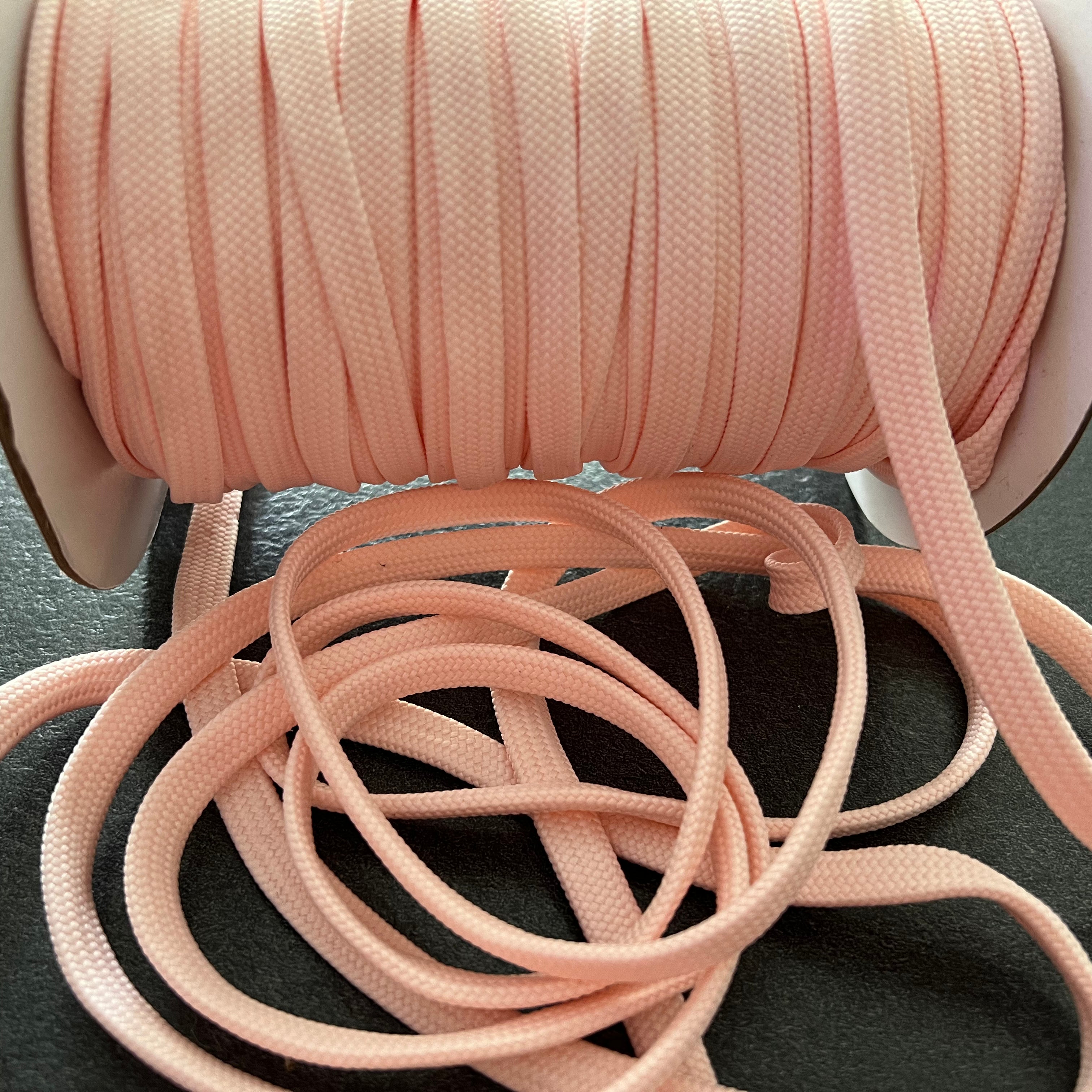 CORDON TRESSÉ PLAT ROSE LAYETTE 10mm - My Little Coupon