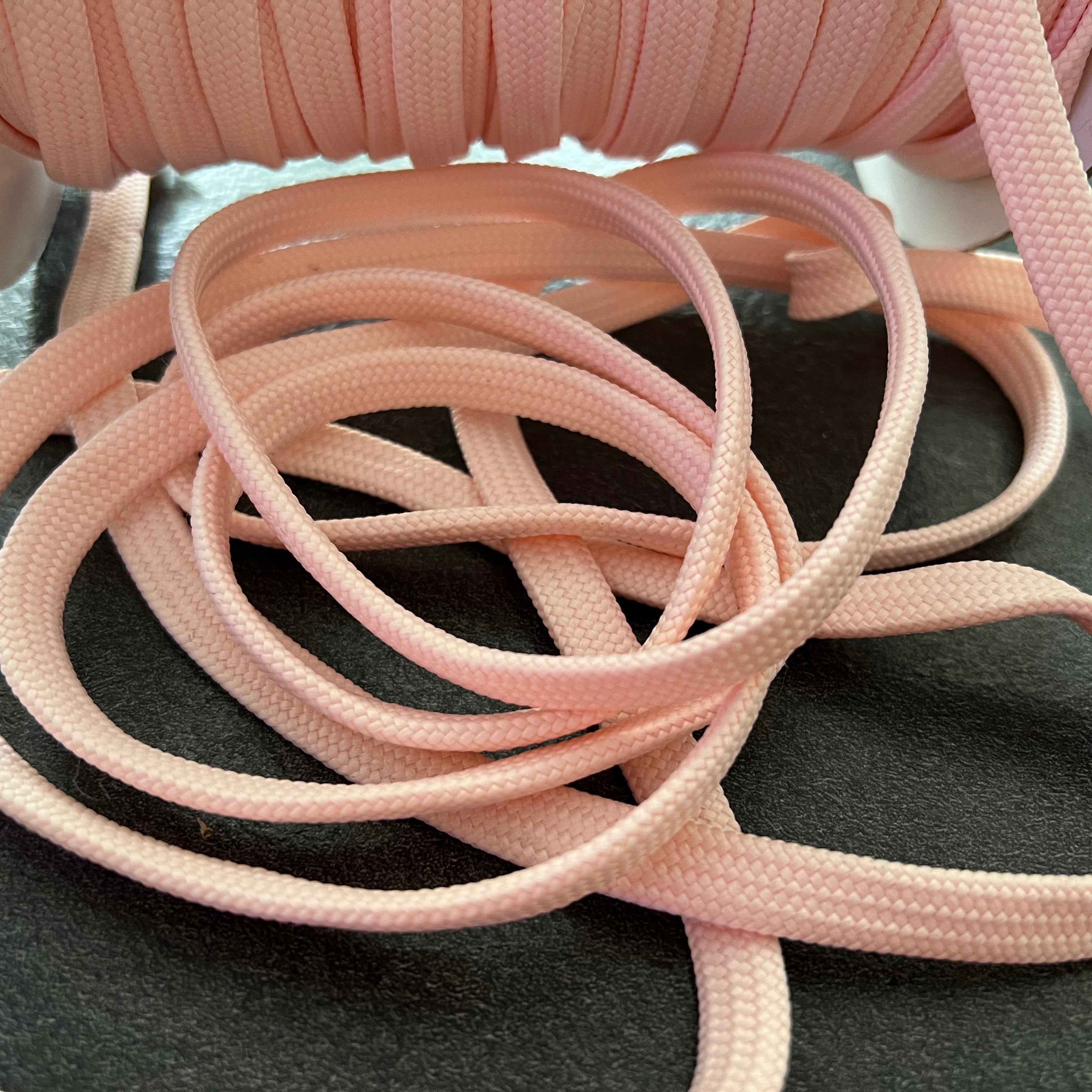 CORDON TRESSÉ PLAT ROSE LAYETTE 10mm - My Little Coupon