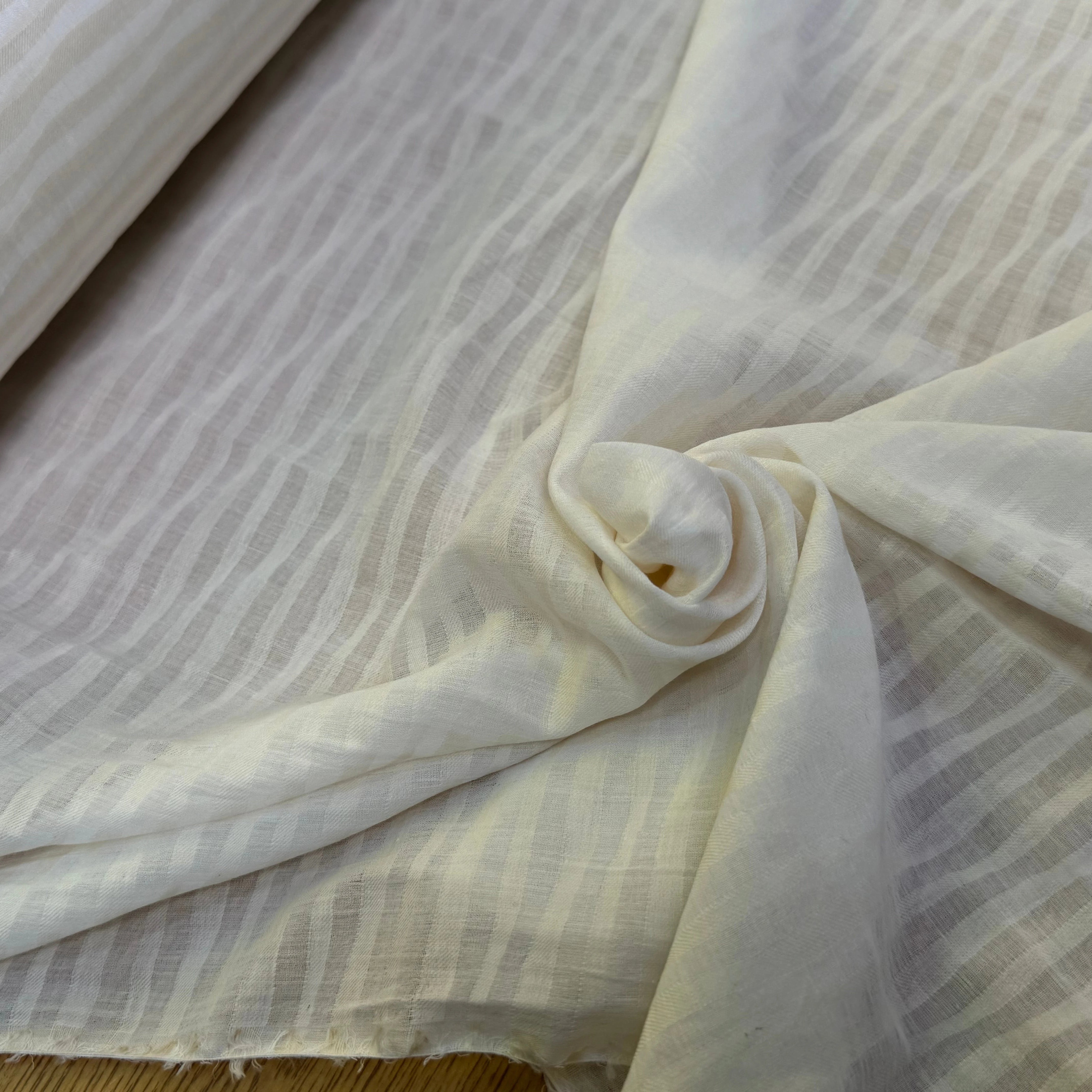 COTON À RAYURES SUR VOILE FLUIDE ÉCRU ULTRA BEAU - My Little Coupon